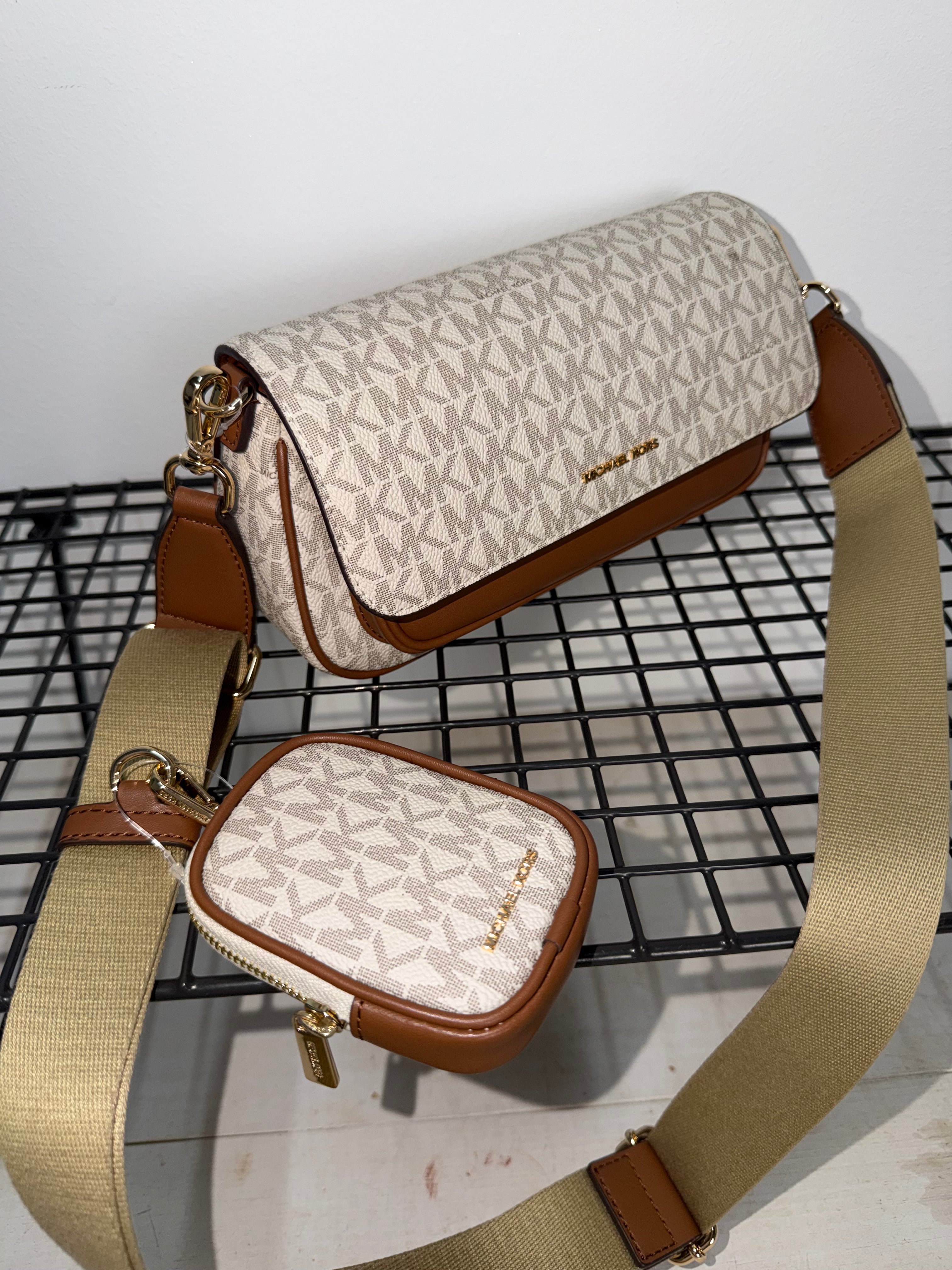 Bolso Michael Kors Jet Set Travel con Monedero –  multipochette