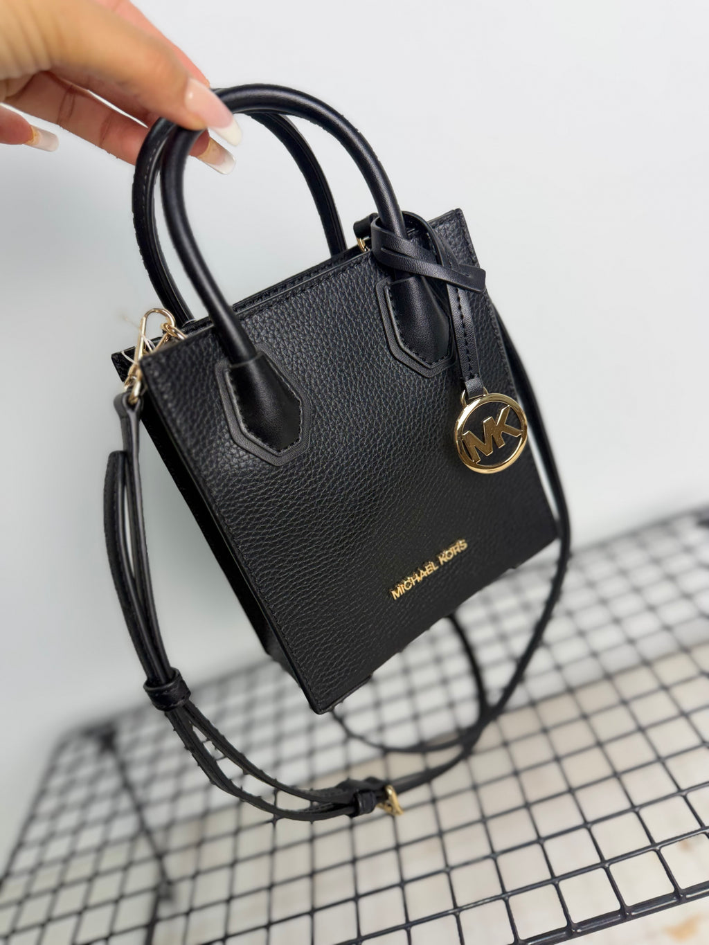 Bolso Michael Kors Mercer Extra Small – Negro