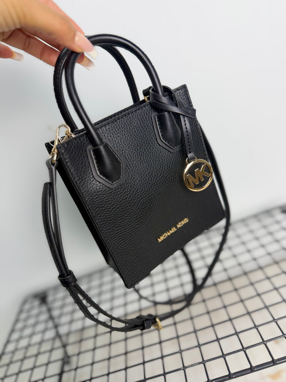 Bolso Michael Kors Mercer Extra Small – Negro