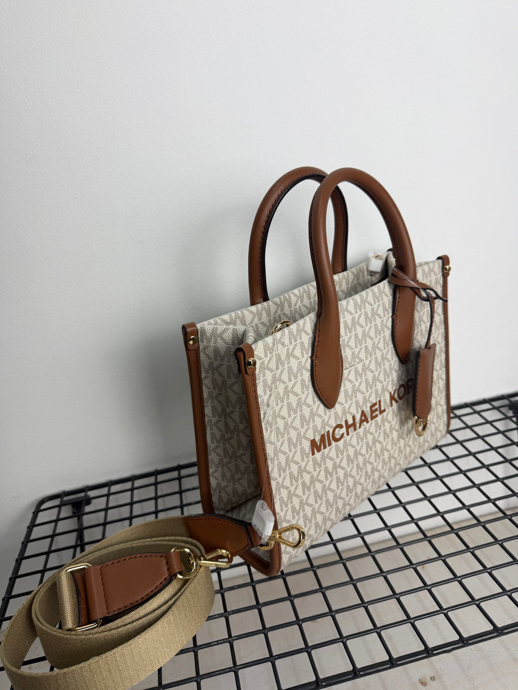 Bolso Mirella Michael Kors mediano vainilla logo