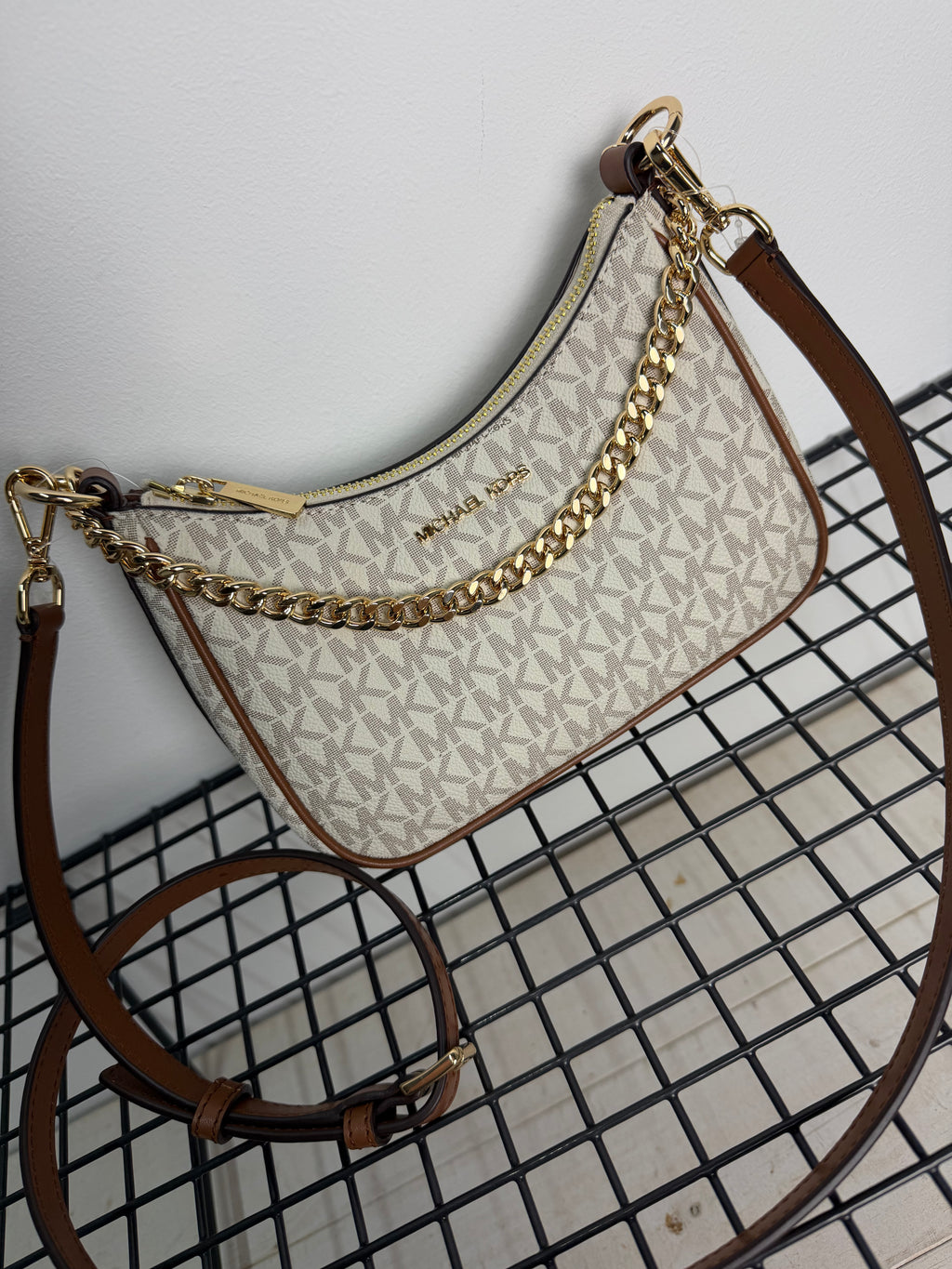 Bolso Michael Kors Jet Set Travel pequeño con cadena – vainilla ( cora nuevo)