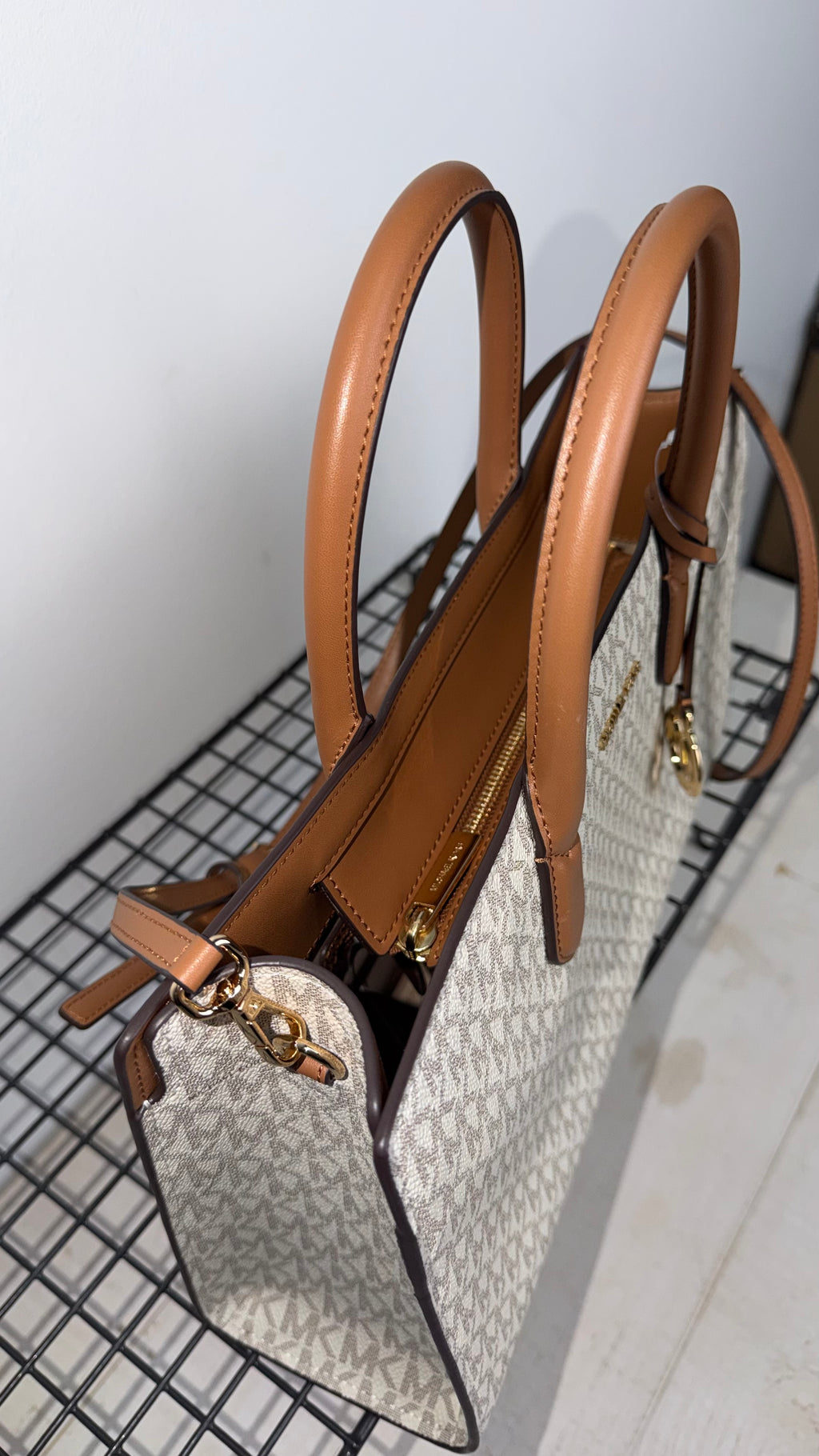 Bolso Michael Kors Scarlett Medium – vainilla logo