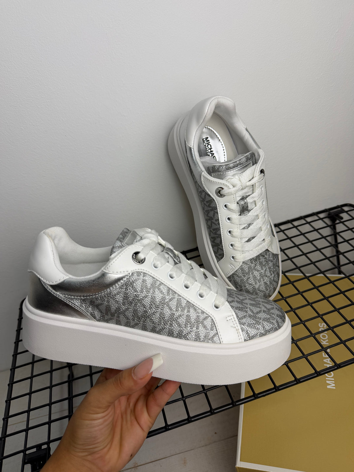 Zapatillas Michael Kors Romey plata logo