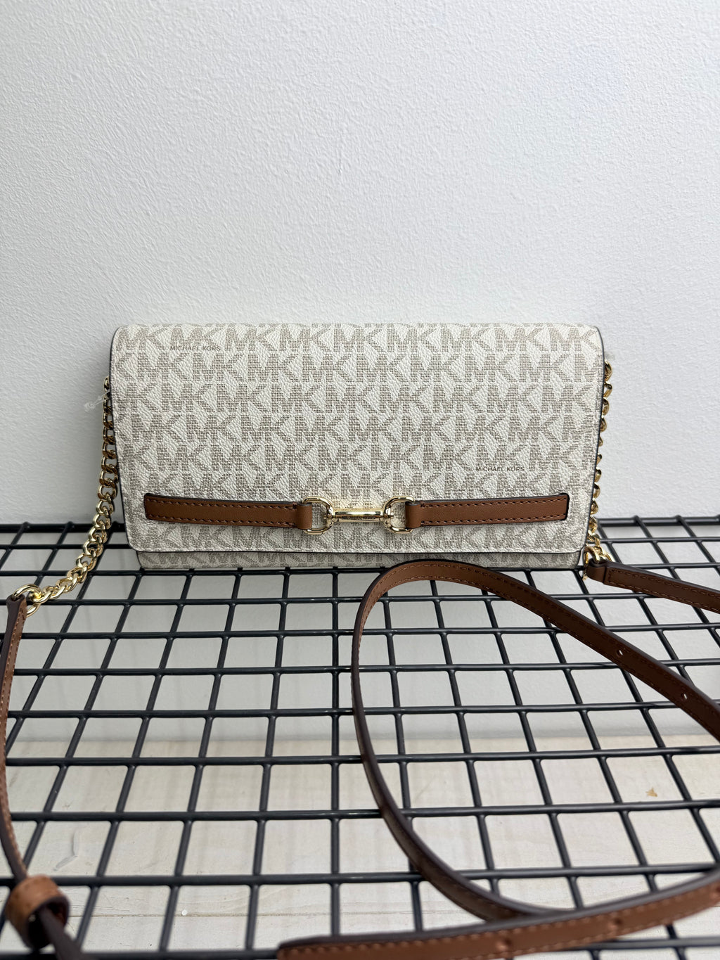 Michael Kors Carson LG Wallet on a Chain (bandolera móvil )