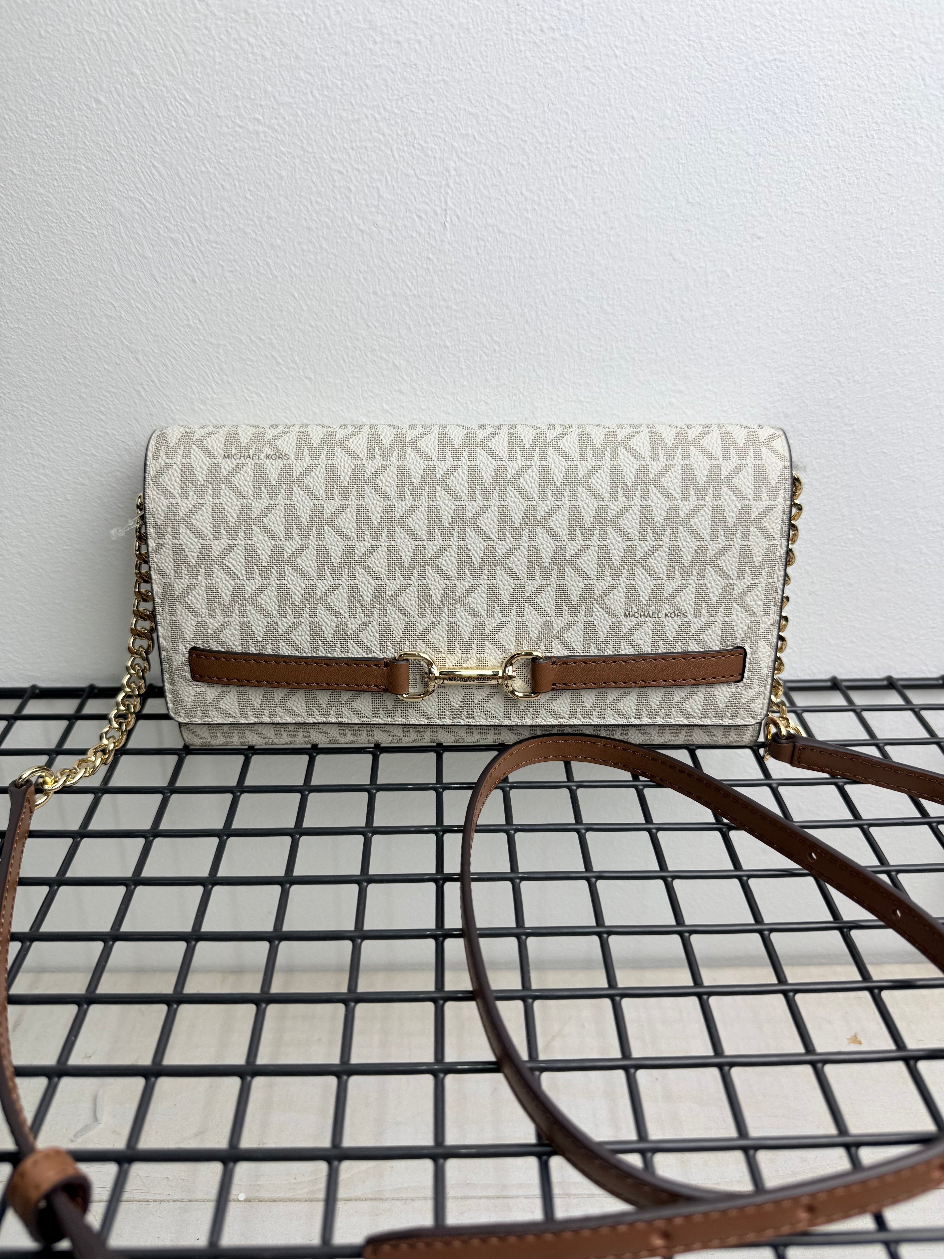 Michael Kors Carson LG Wallet on a Chain (bandolera móvil )