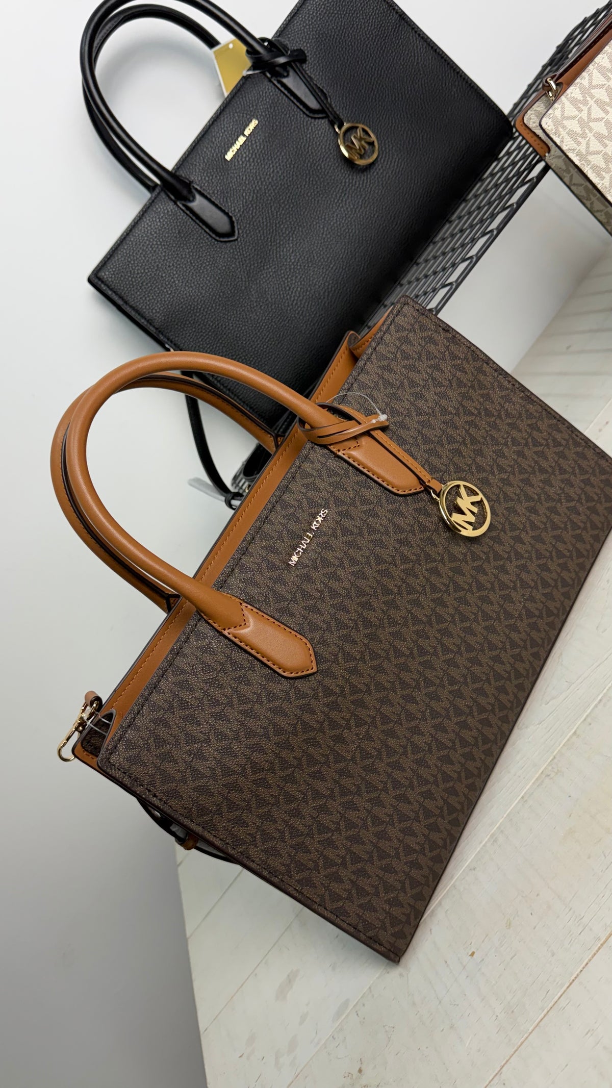Bolso Michael Kors Scarlett Medium – marrón logo