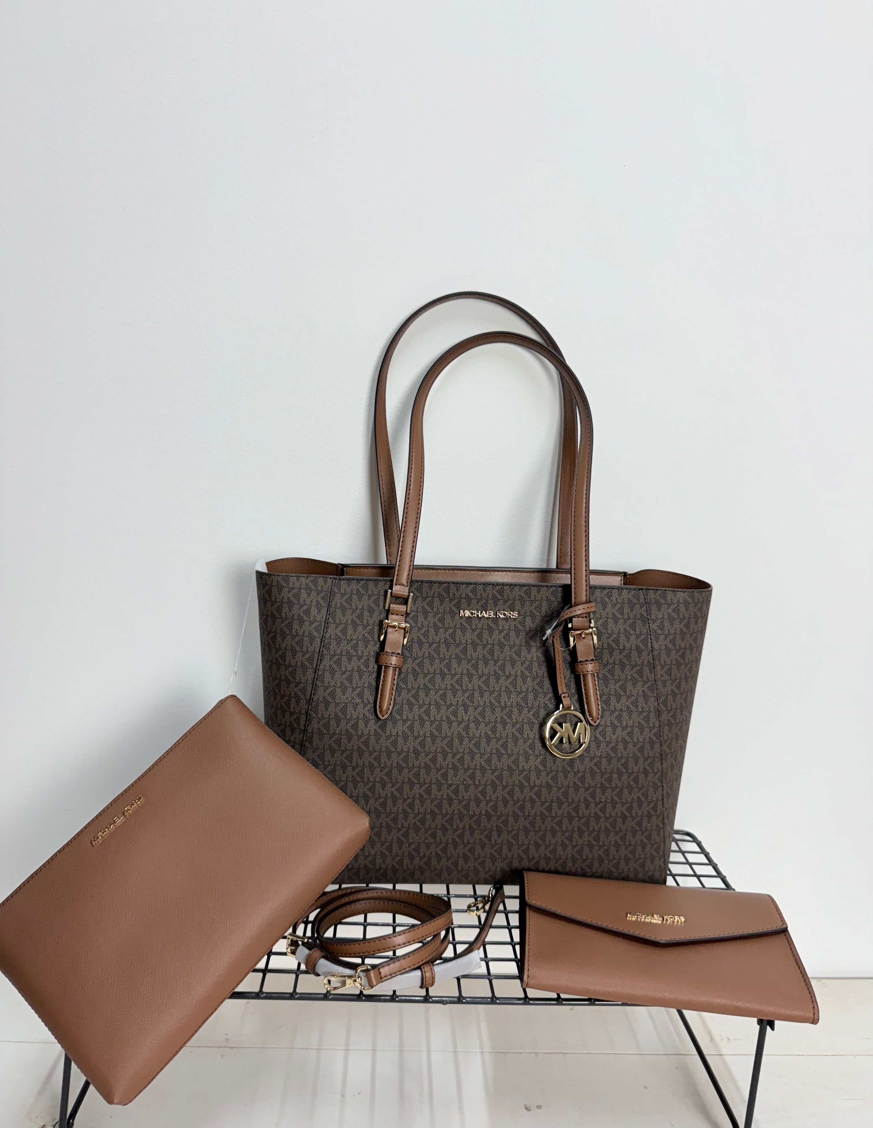 Michael Kors Charlotte Large Tote ( set 3 piezas)