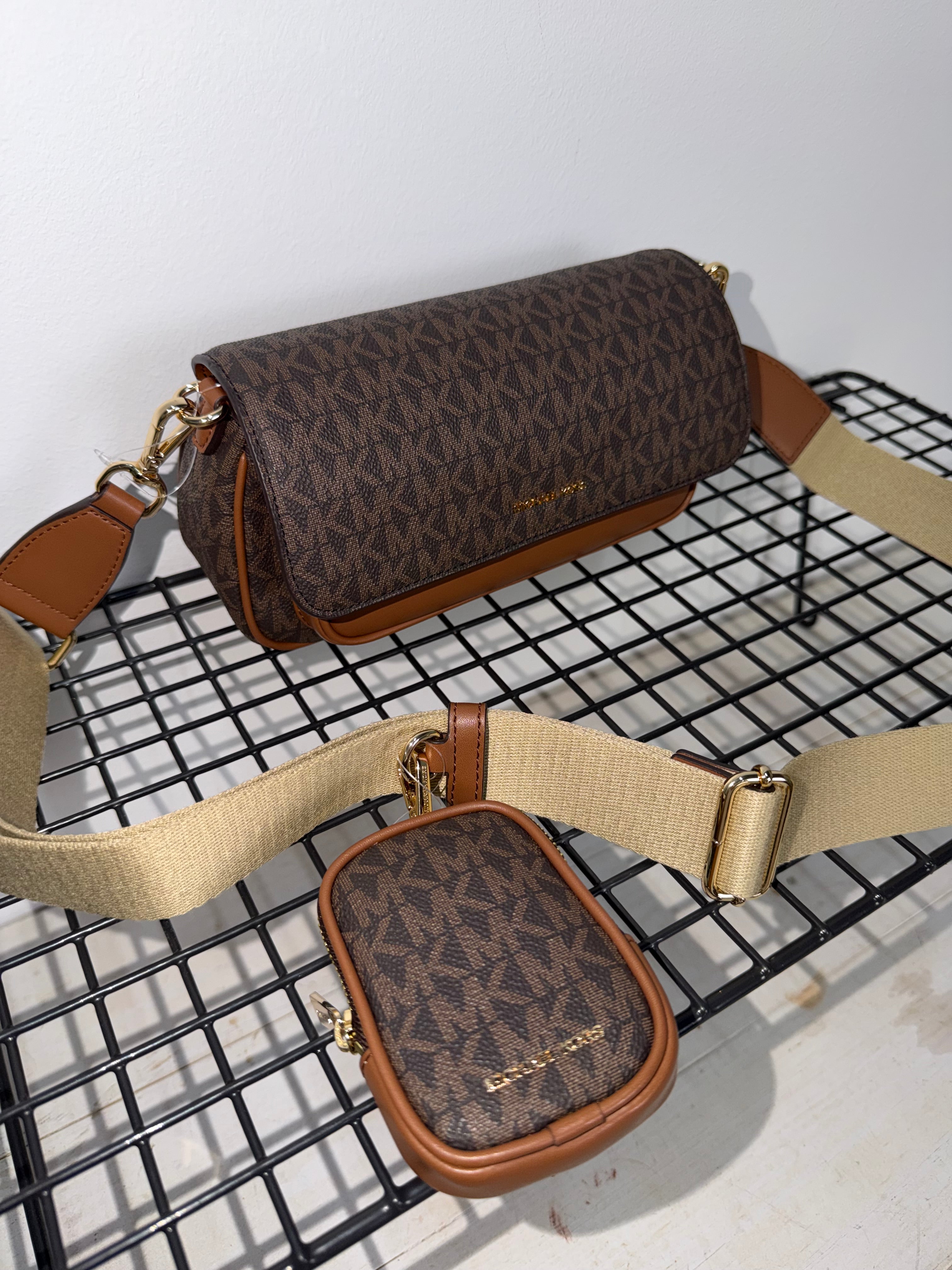Bolso Michael Kors Jet Set Travel con Monedero –  multipochette