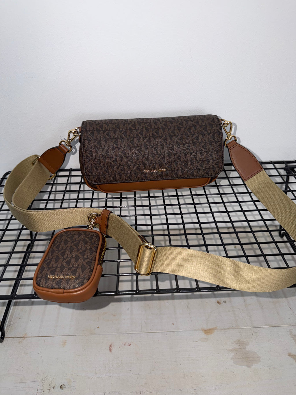 Bolso Michael Kors Jet Set Travel con Monedero –  multipochette
