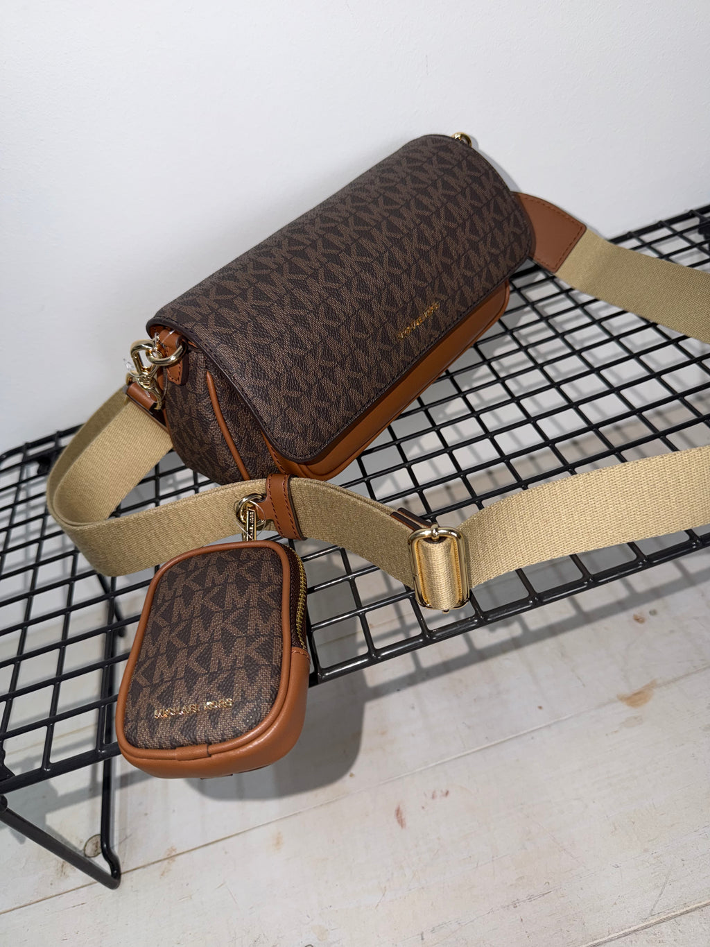 Bolso Michael Kors Jet Set Travel con Monedero –  multipochette