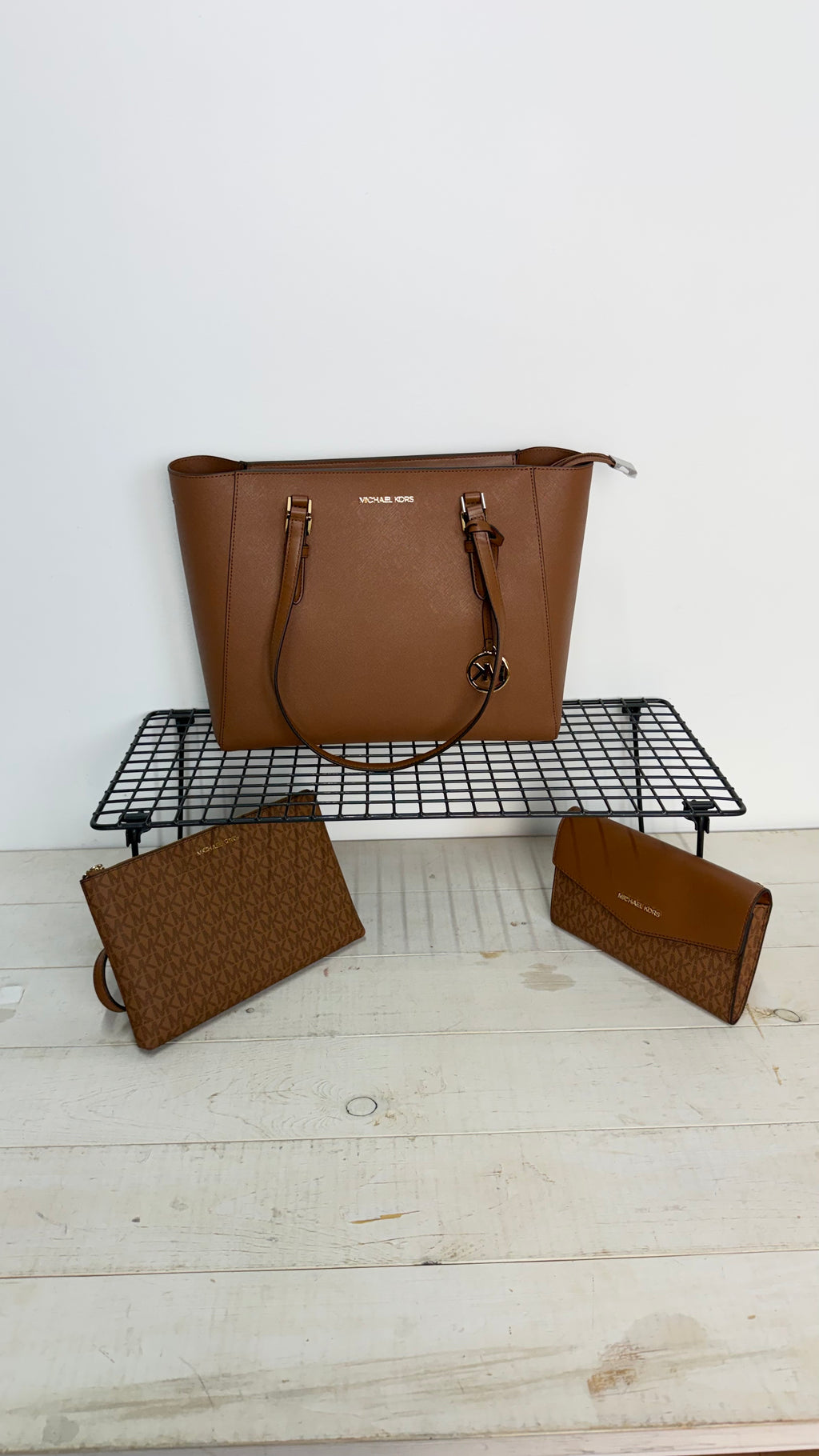 Michael Kors Charlotte Large Tote color camel ( set 3 piezas)