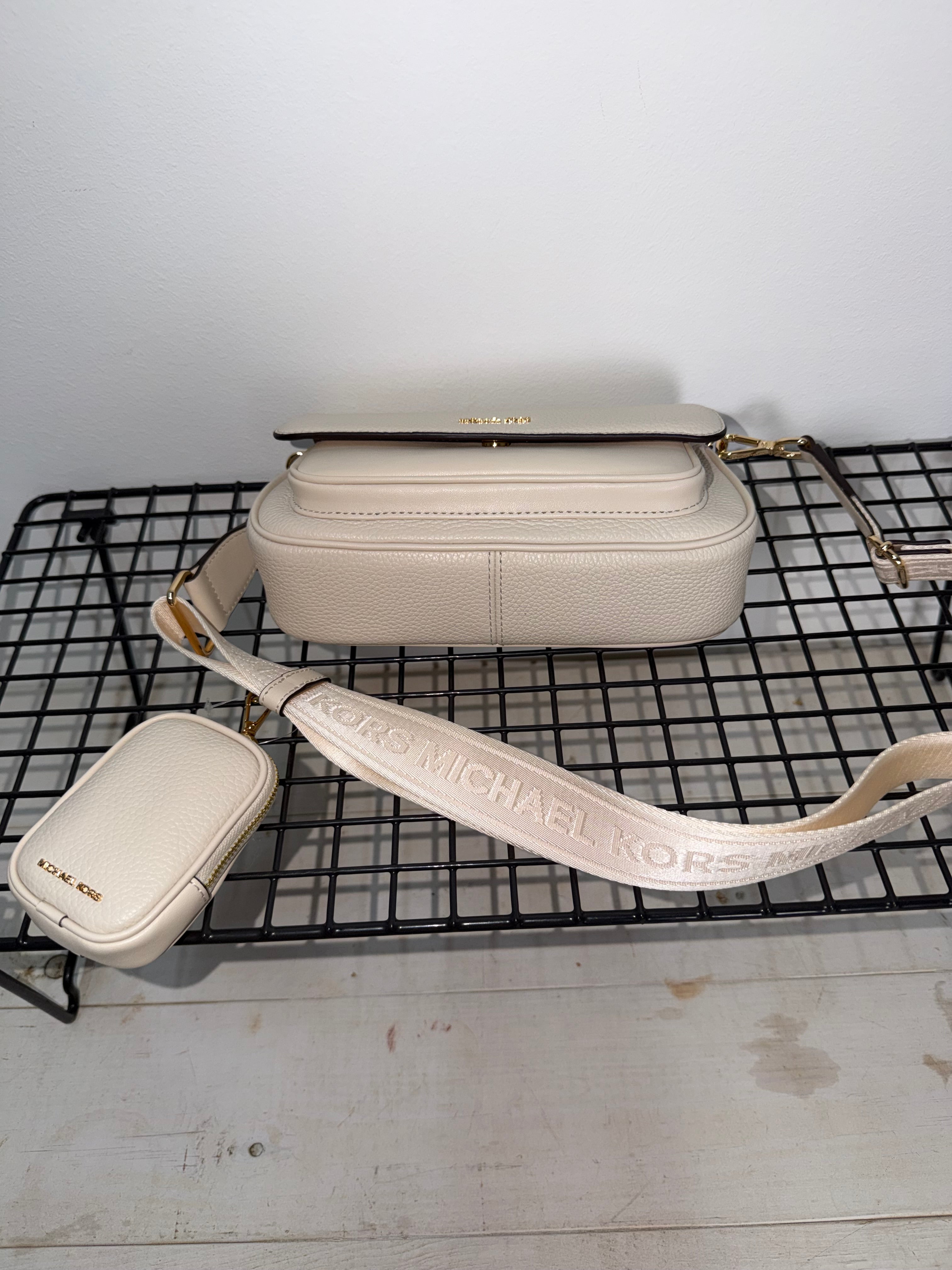 Bolso Michael Kors color crema con bandolera logo y monedero a juego ( multipochette )