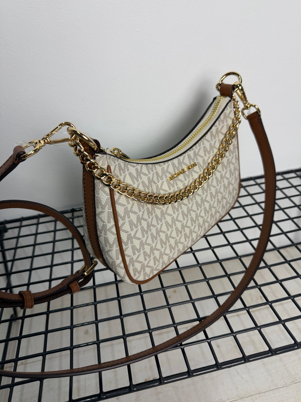 Bolso Michael Kors Jet Set Travel pequeño con cadena – vainilla ( cora nuevo)