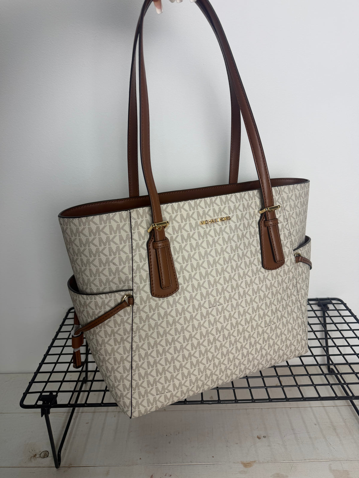 Bolso Michael Kors Voyager Large Logo Tote – Vanilla