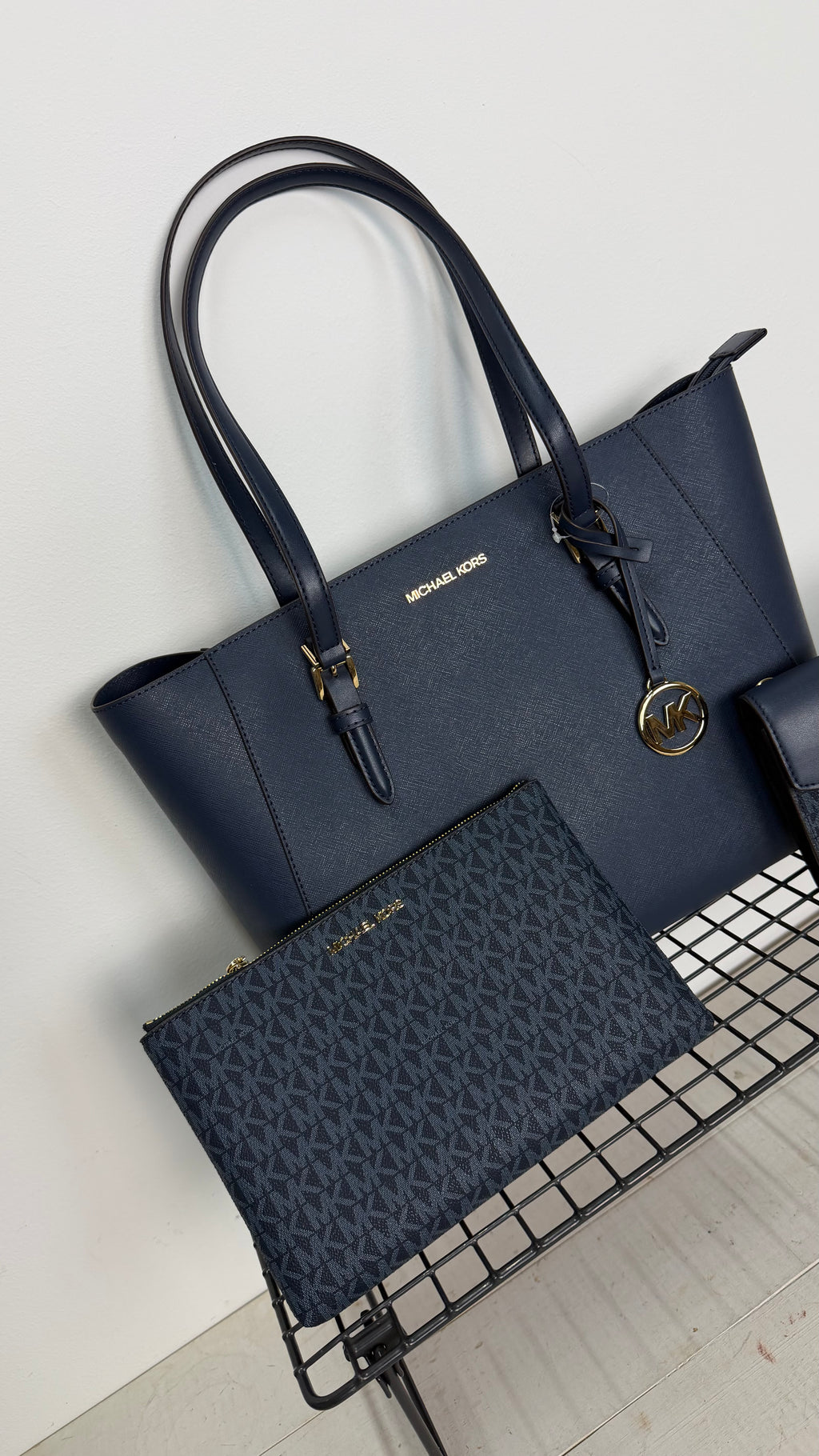 Michael Kors Charlotte Large Tote color azul marino ( set 3 piezas)