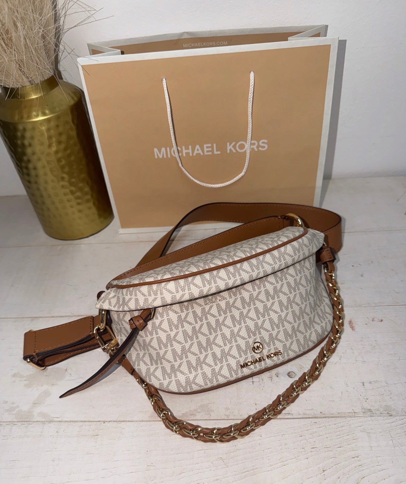 Riñonera Michael Kors vainilla