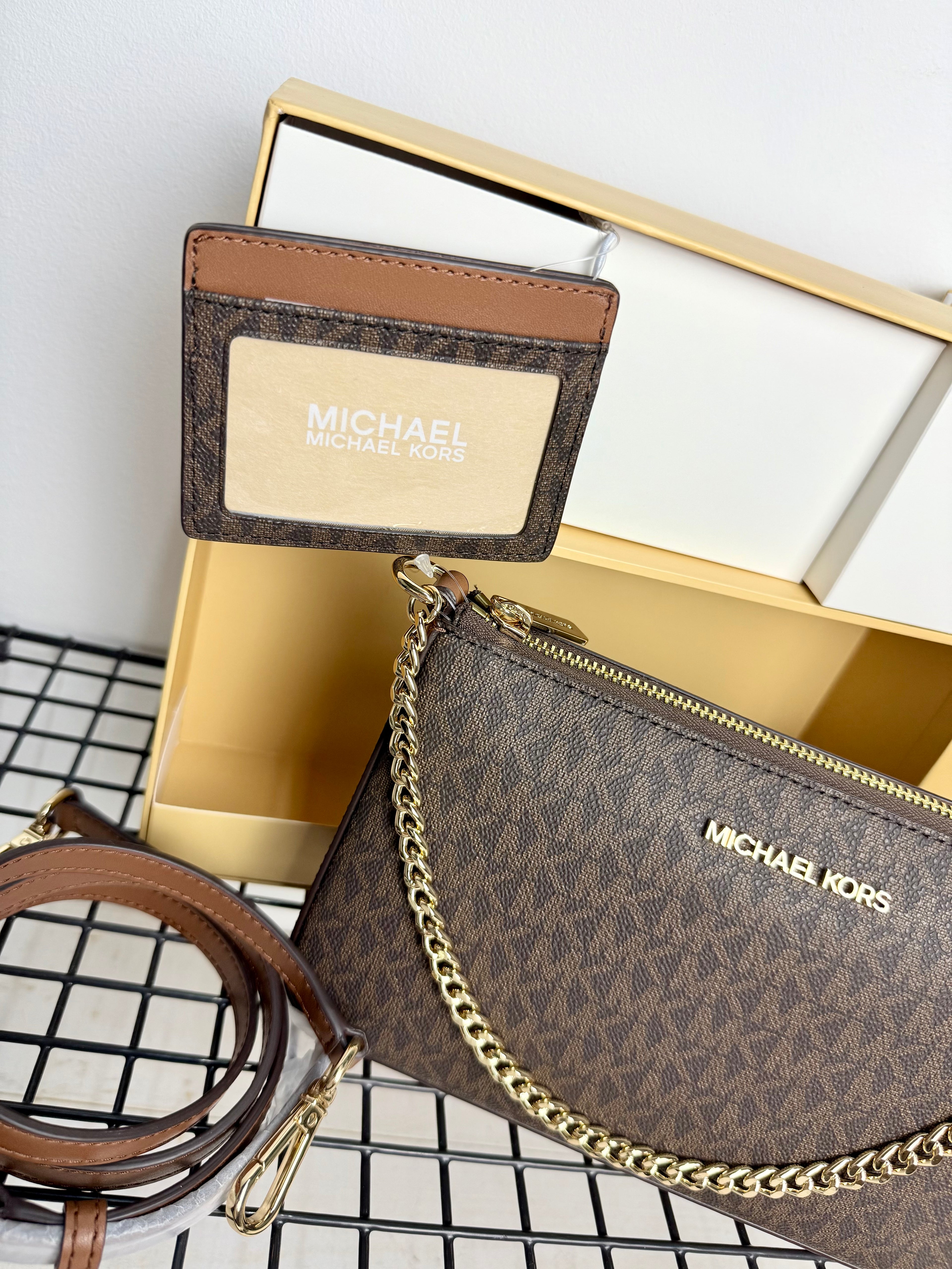 Michael Kors Gift Set – Crossbody + Wallet ( set bandolera mediana y tarjetero )