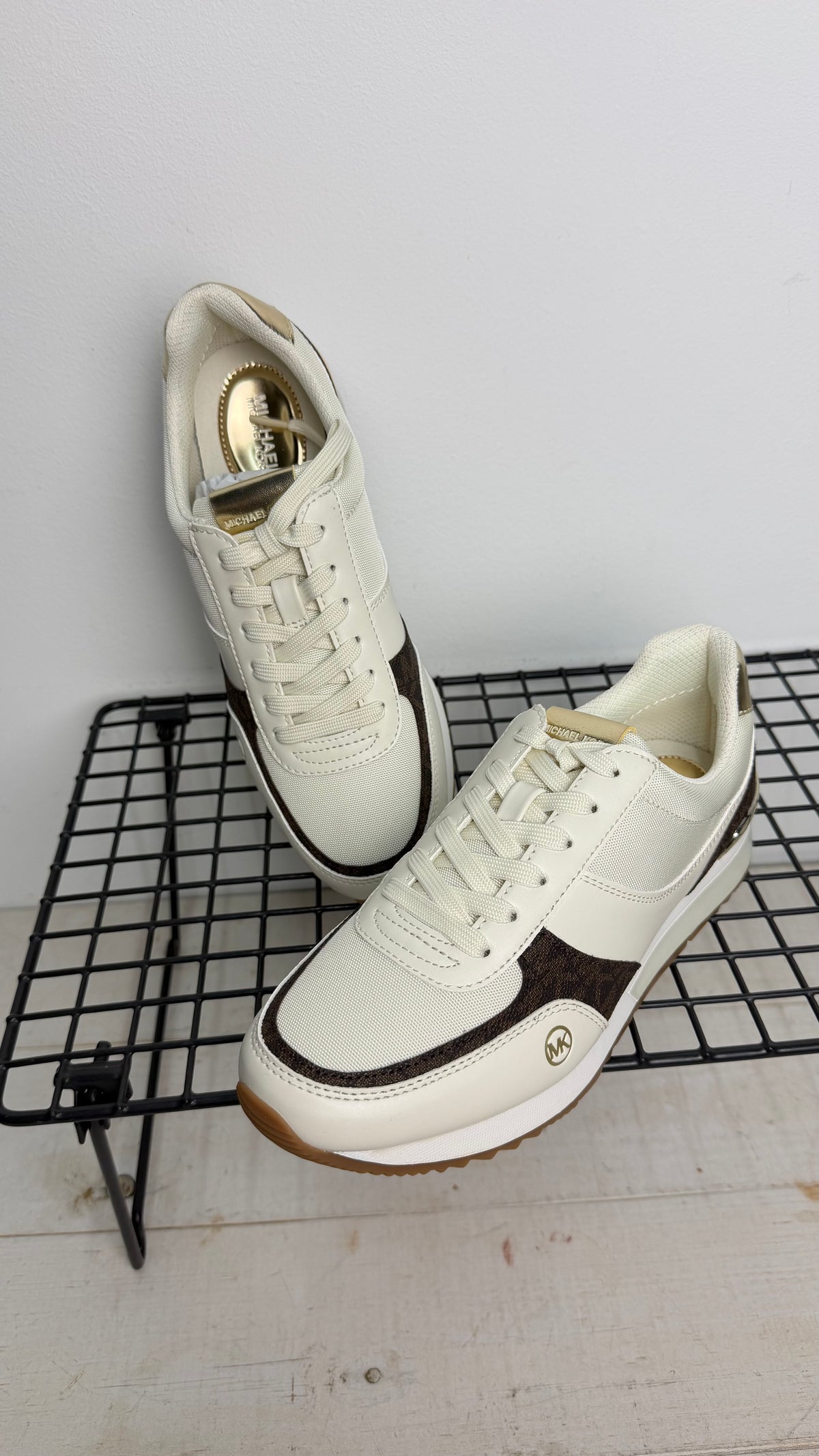 Deportivas Michael Kors Andi Trainer – vainilla/ marrón logo