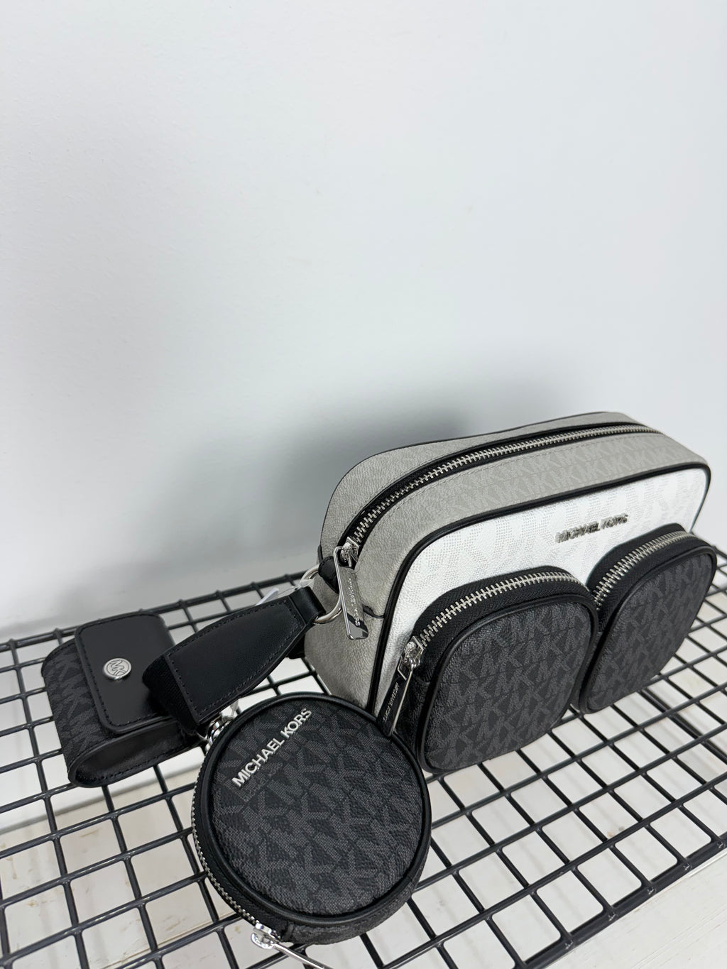 Michael Kors – Jet Set Item Crossbody Negro (bandolera bolsillos)