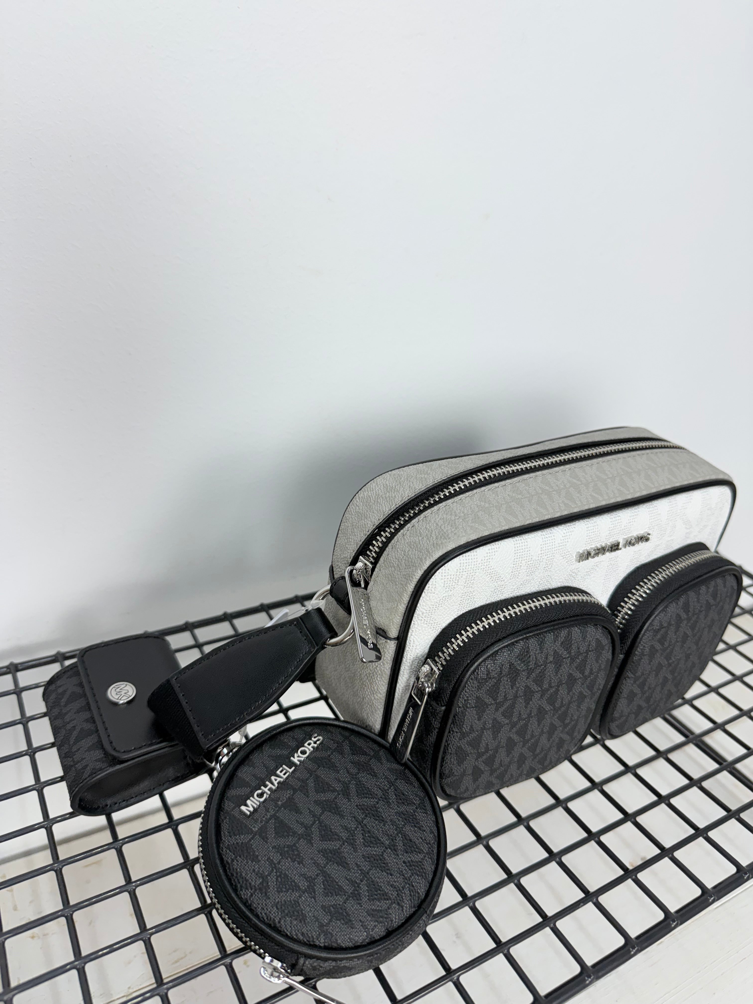 Michael Kors – Jet Set Item Crossbody Negro (bandolera bolsillos)