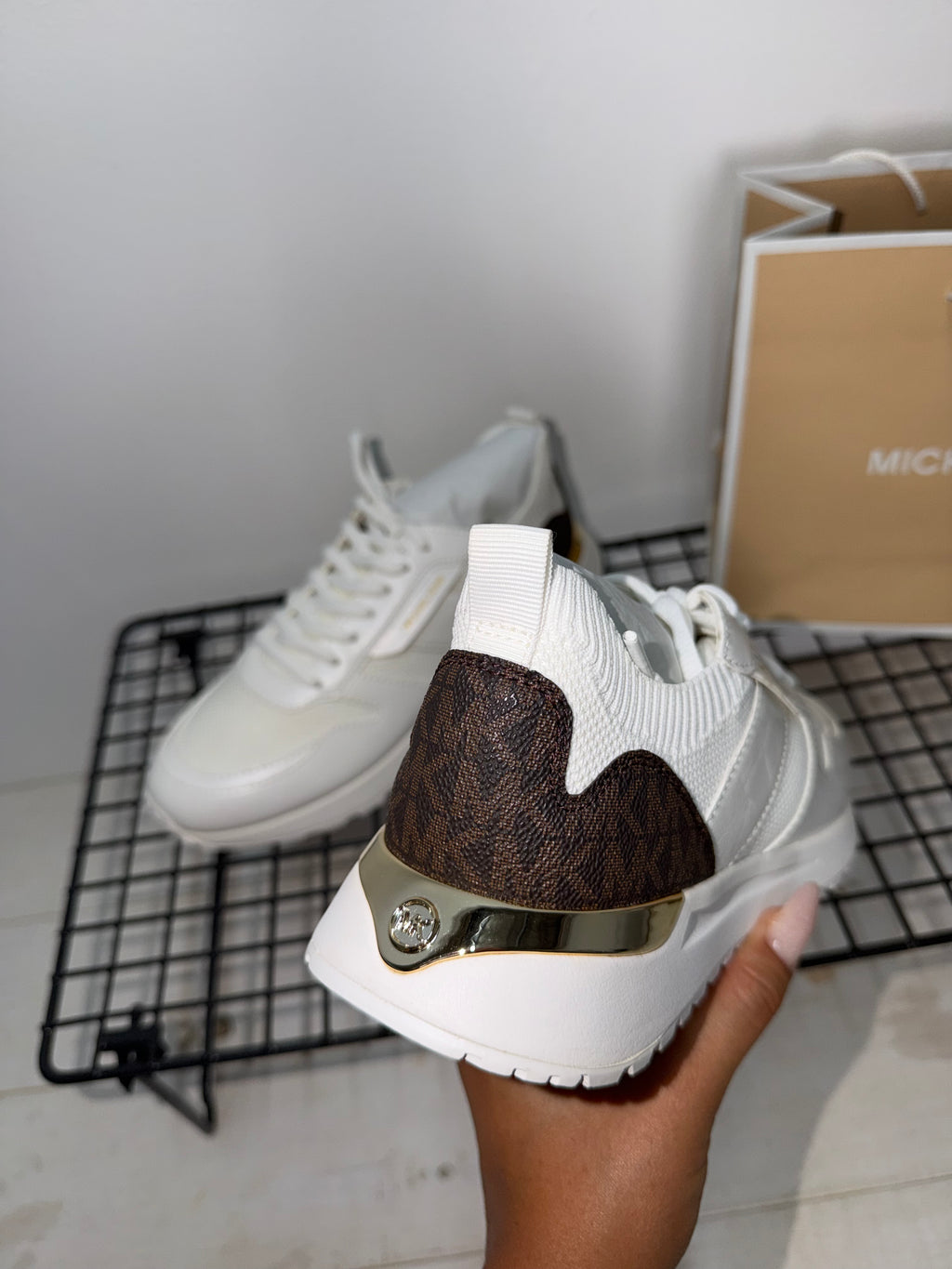 Deportiva Michael Kors Jesse Knit Trainer Blanco/Marrón.