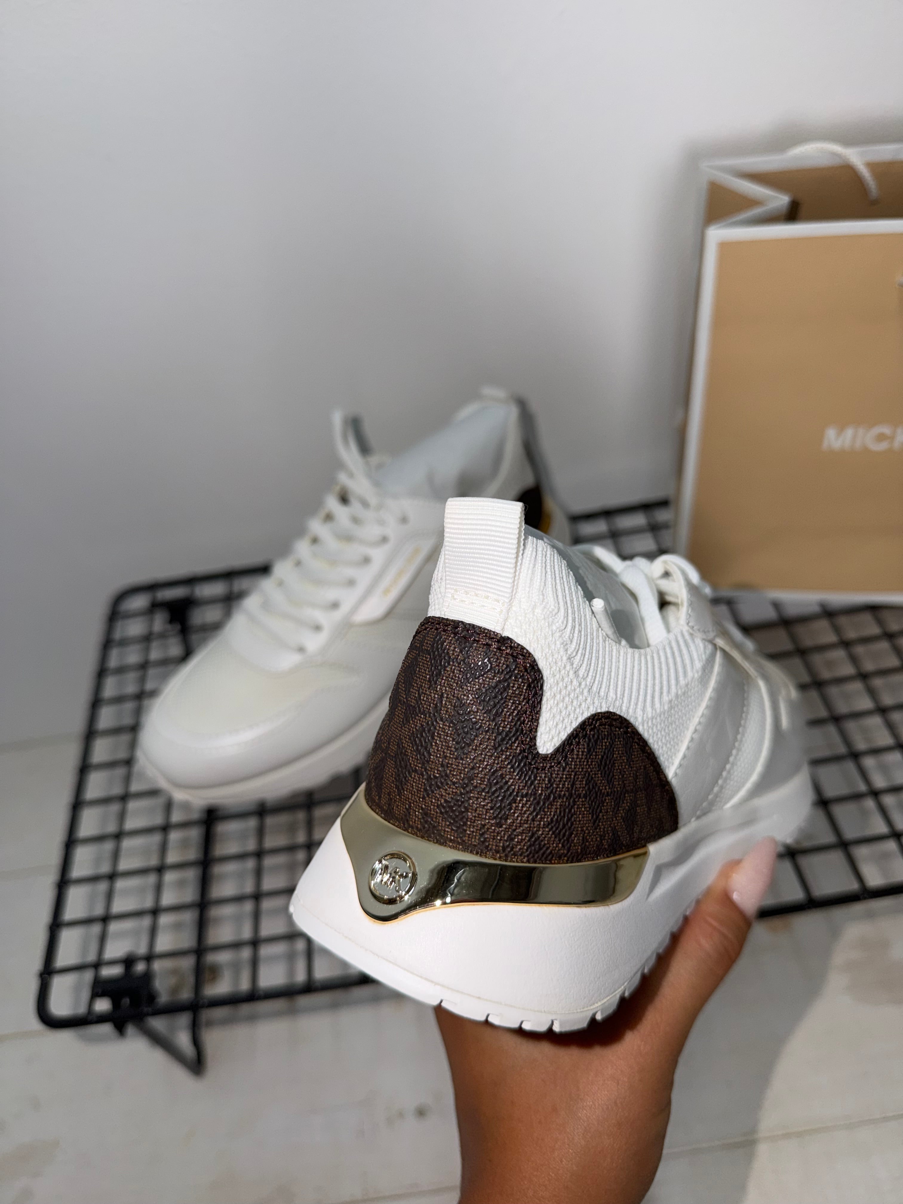 Deportiva Michael Kors Jesse Knit Trainer Blanco/Marrón.
