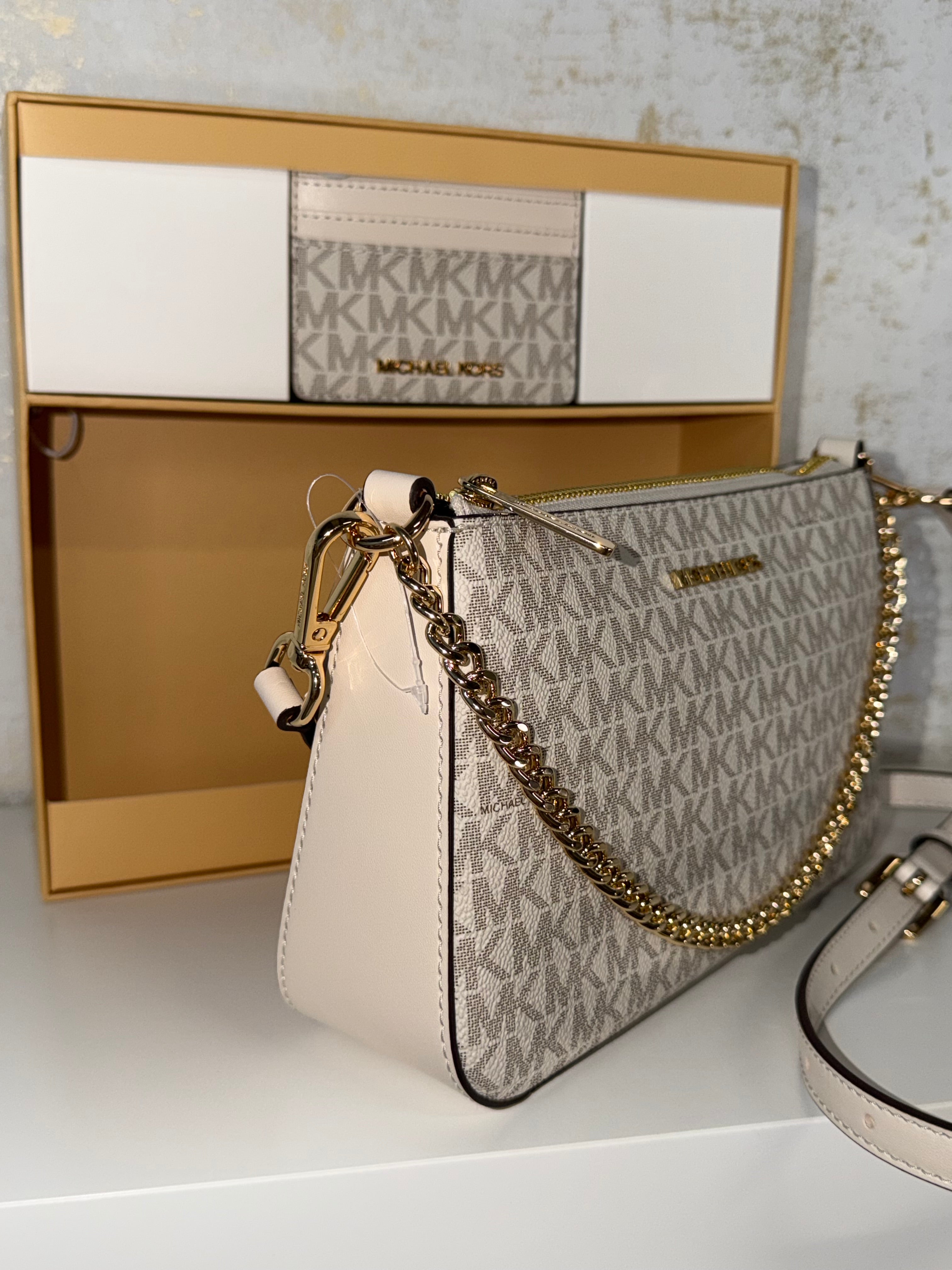Michael Kors Gift Set – Crossbody + Wallet Vainilla ( set bandolera mediana y tarjetero )