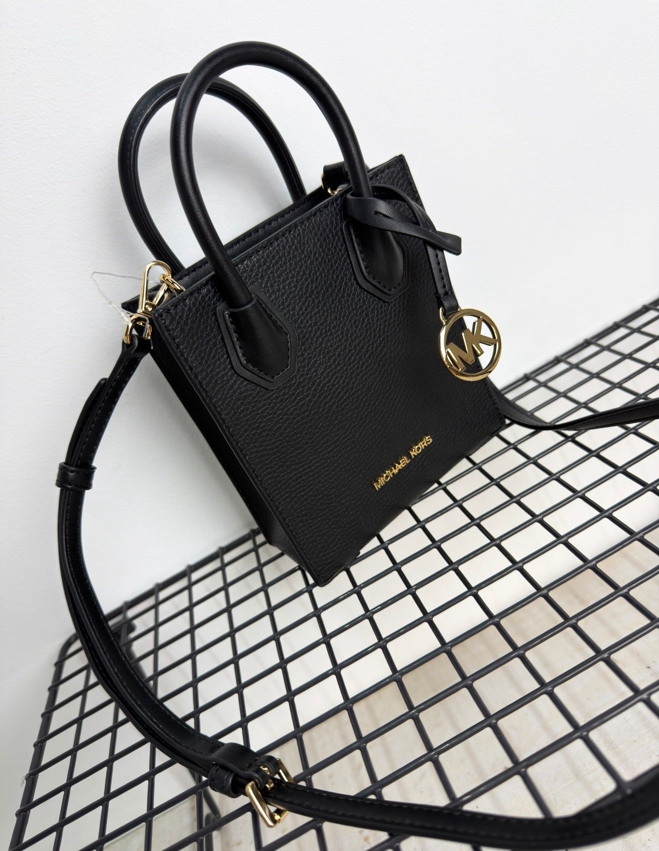 Bolso Michael Kors Mercer Extra Small – Negro