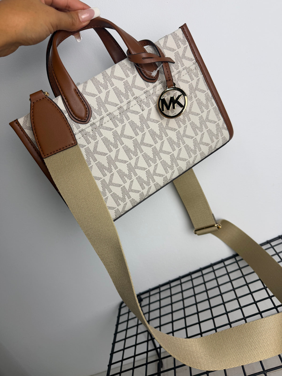 Michael Kors Gigi Medium  – Vanilla/Luggage