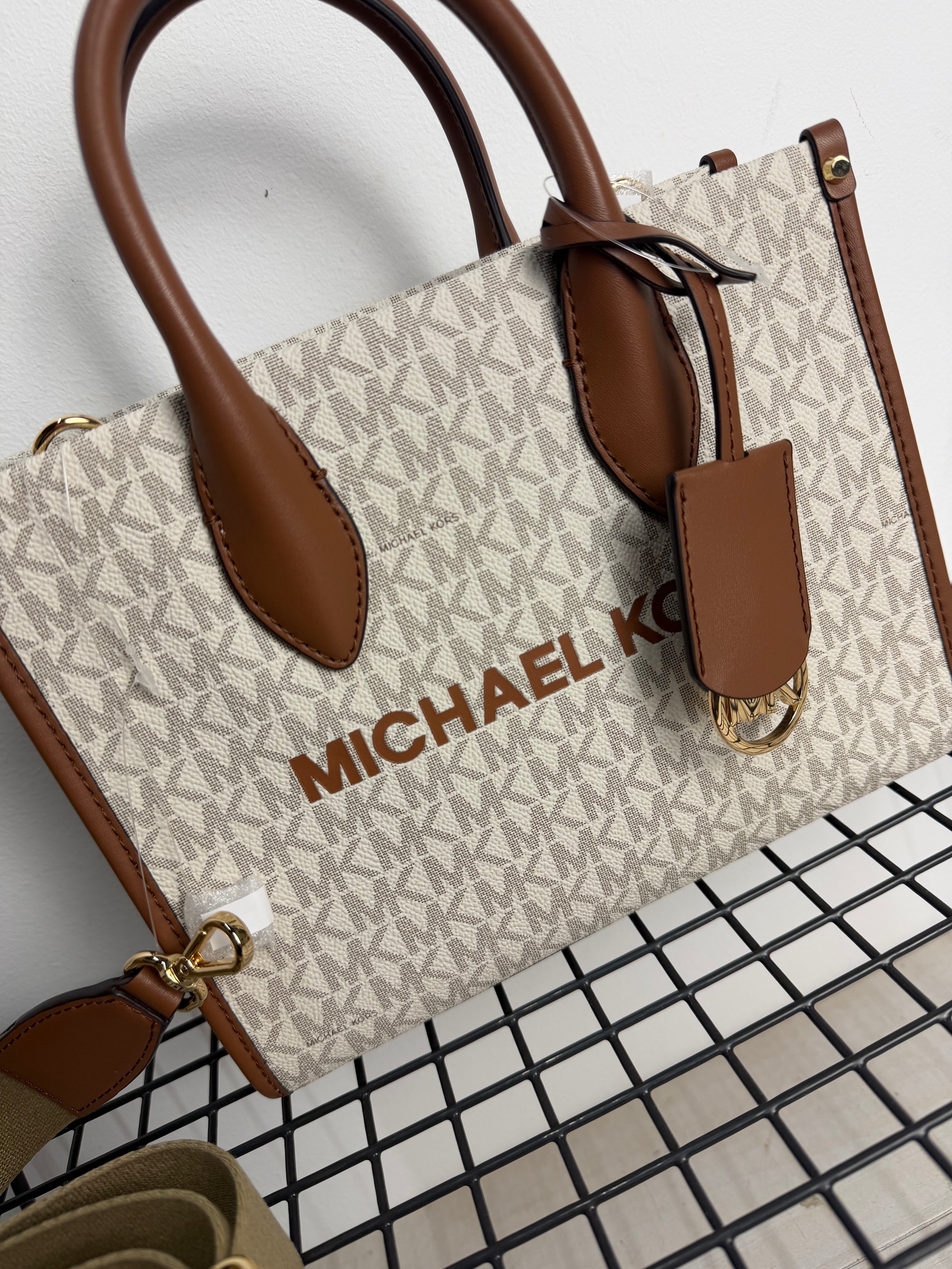 Bolso Mirella Michael Kors mediano vainilla logo