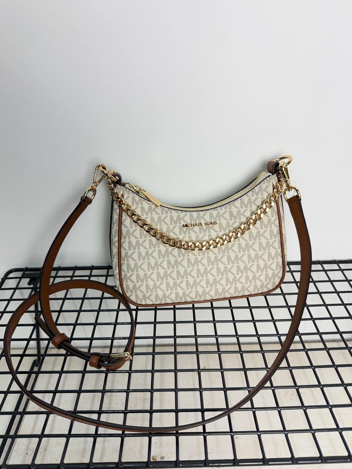 Bolso Michael Kors Jet Set Travel pequeño con cadena – vainilla ( cora nuevo)