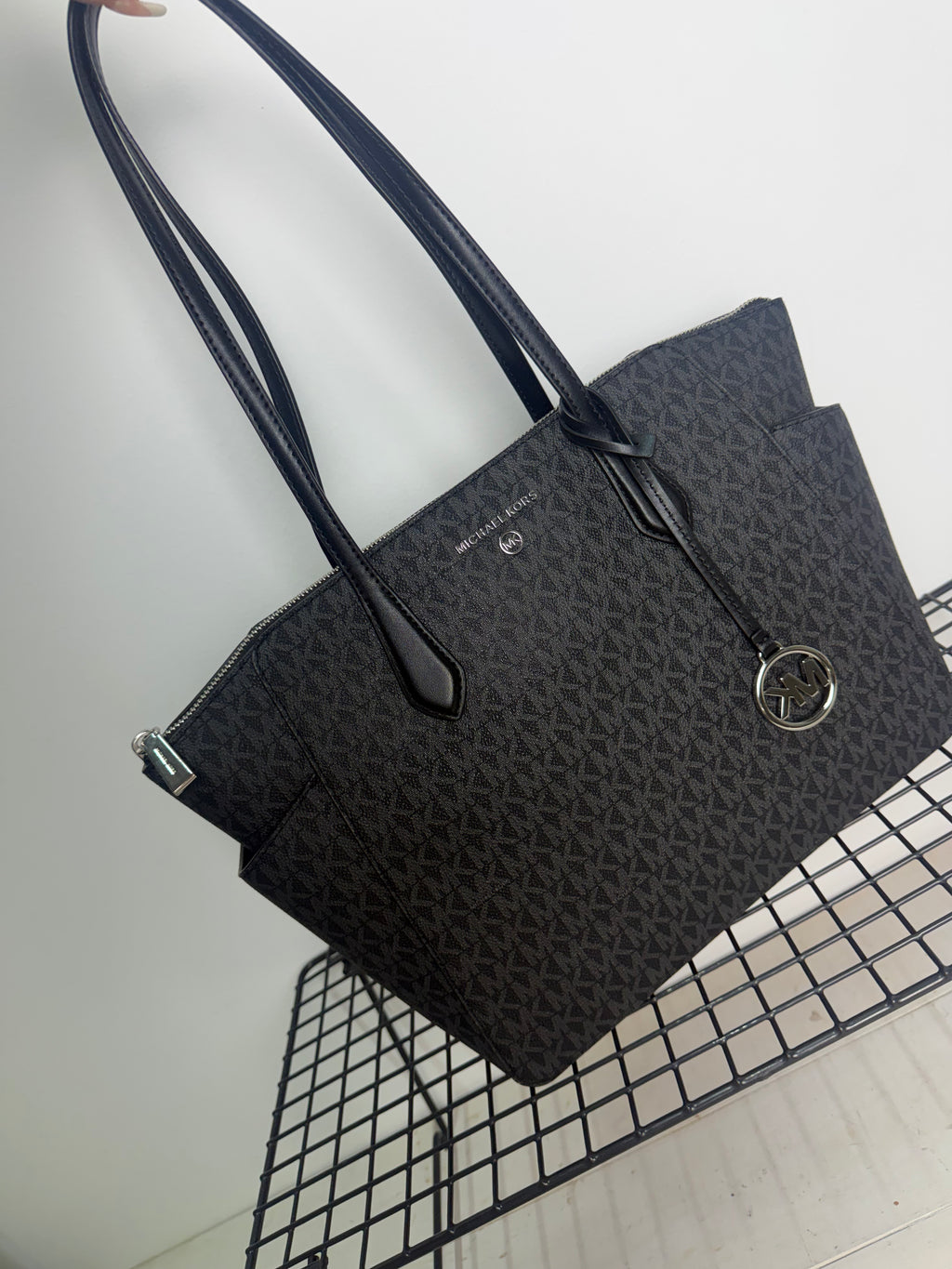 Michael Kors Marilyn Medium Tote negro logo
