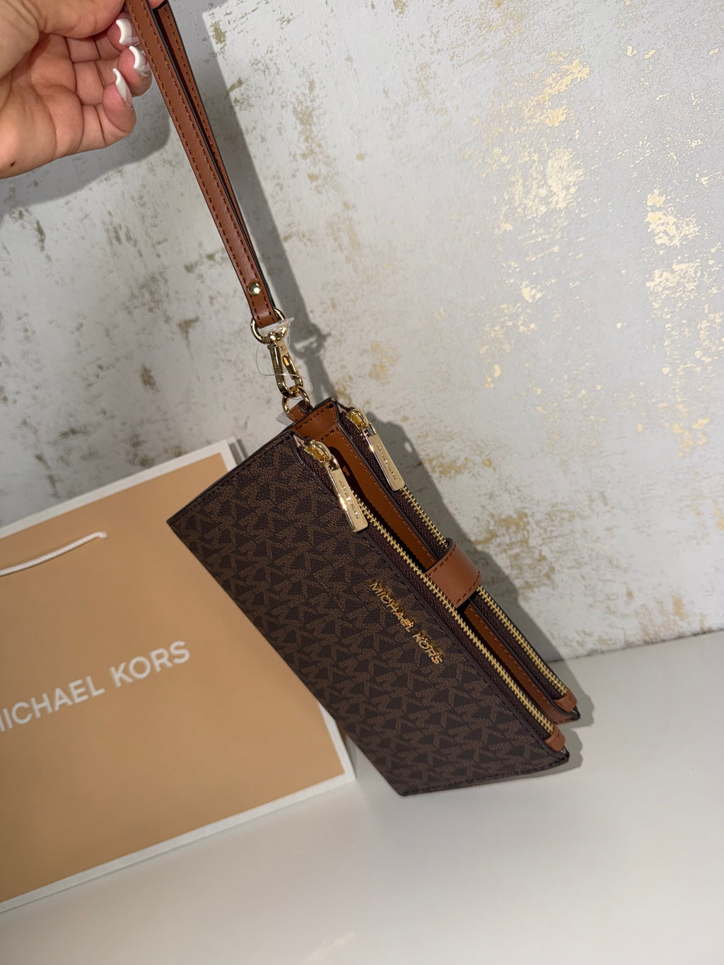 Cartera de mano Michael Kors Jet Set Travel en color brown