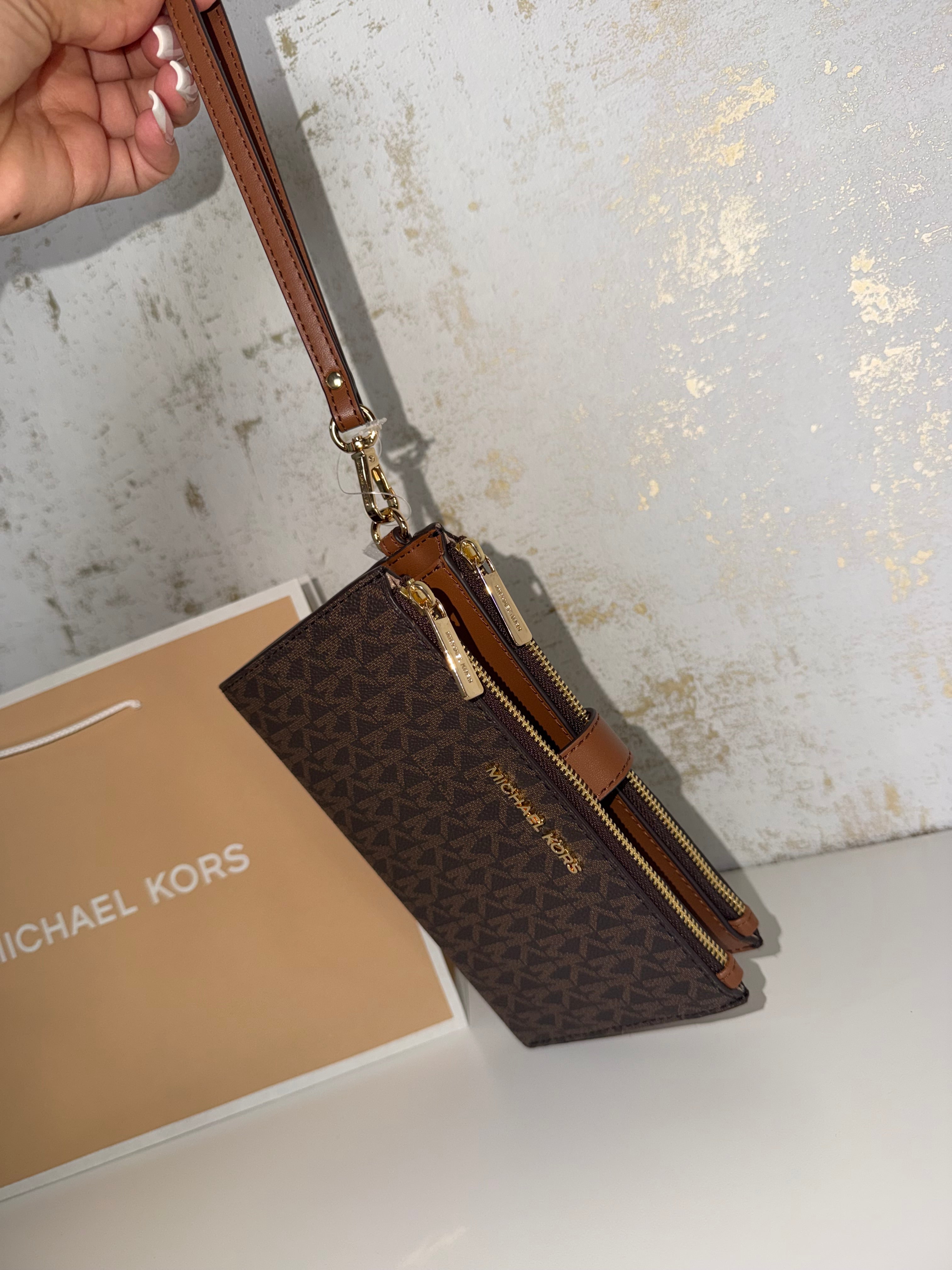 Cartera de mano Michael Kors Jet Set Travel en color brown