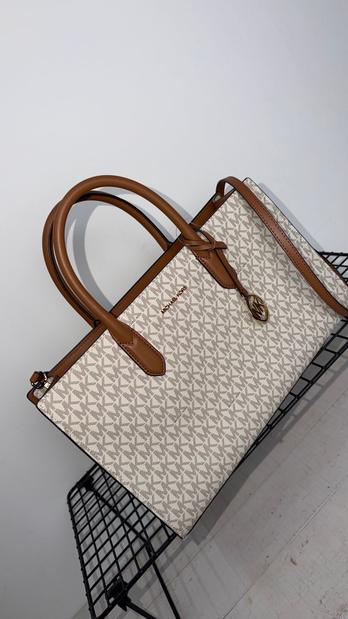 Bolso Michael Kors Scarlett Medium – vainilla logo