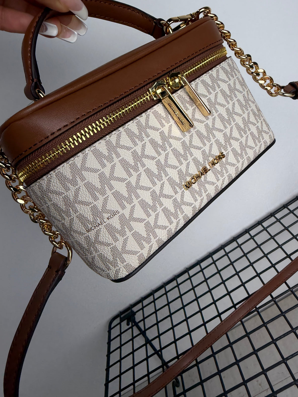 Michael Kors Vivi Small Signature Logo Vanity Crossbody – Vanilla
