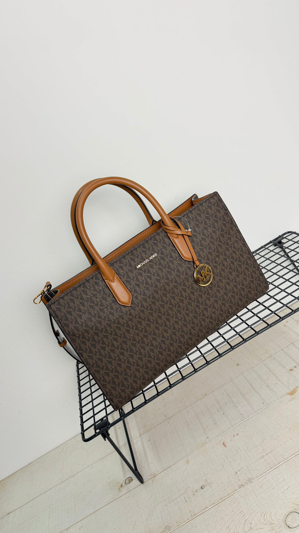 Bolso Michael Kors Scarlett Medium – marrón logo