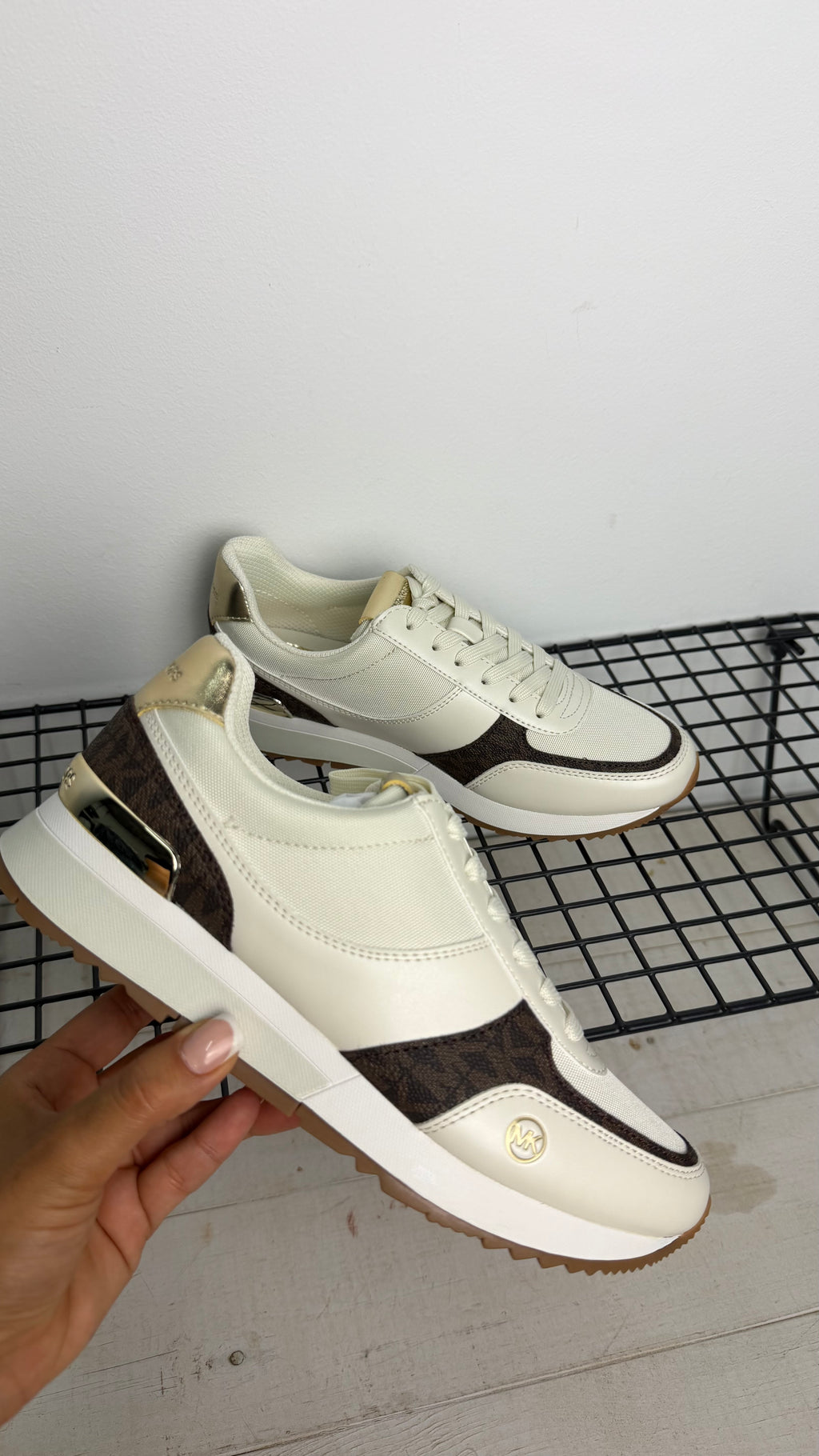 Deportivas Michael Kors Andi Trainer – vainilla/ marrón logo