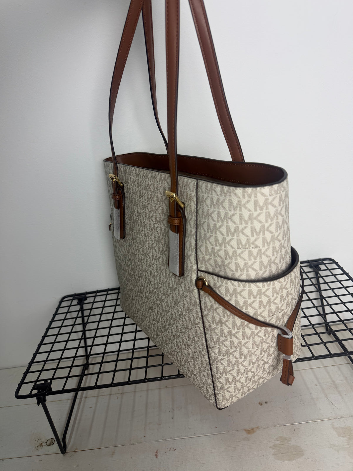 Bolso Michael Kors Voyager Large Logo Tote – Vanilla