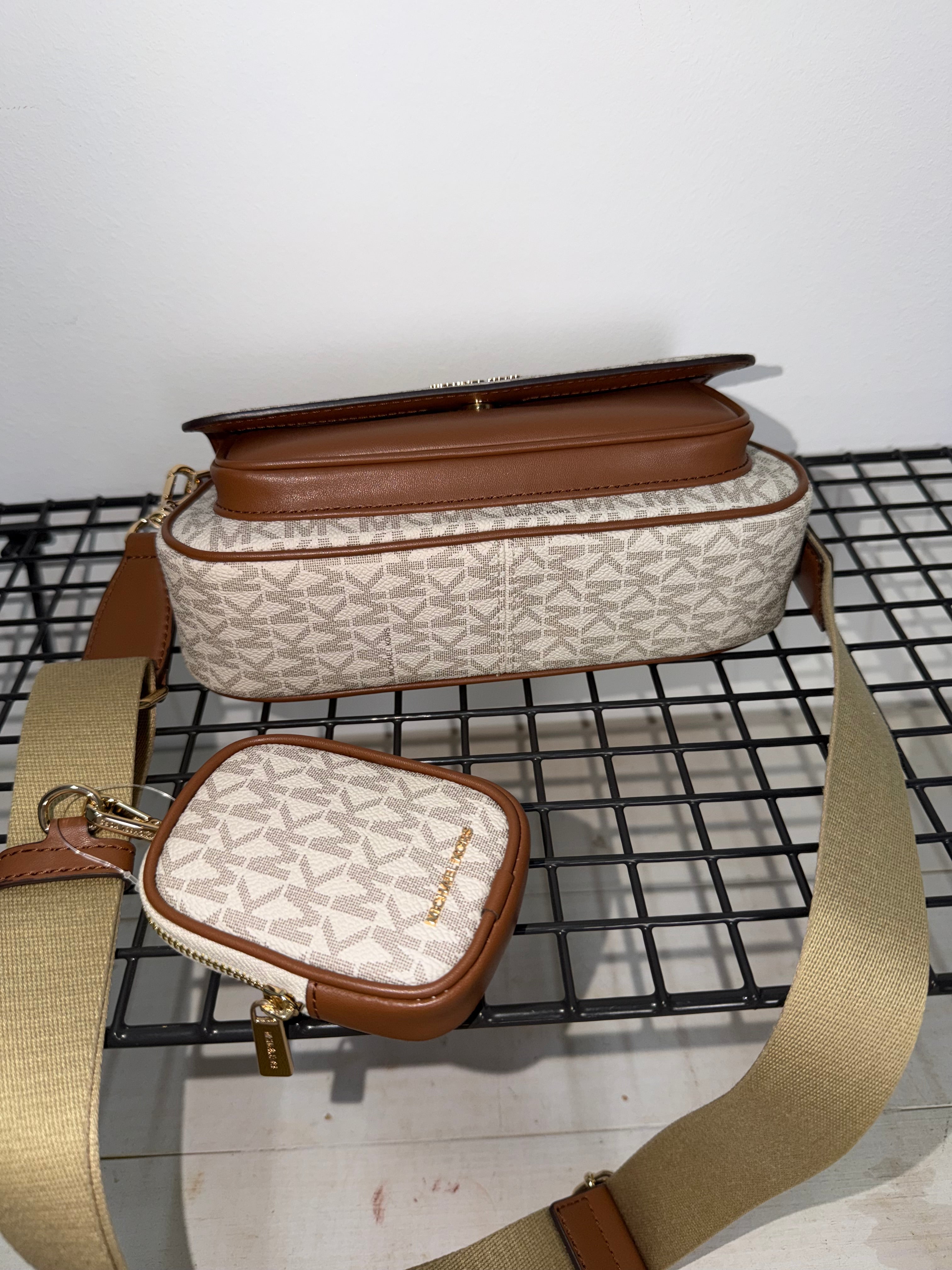 Bolso Michael Kors Jet Set Travel con Monedero –  multipochette