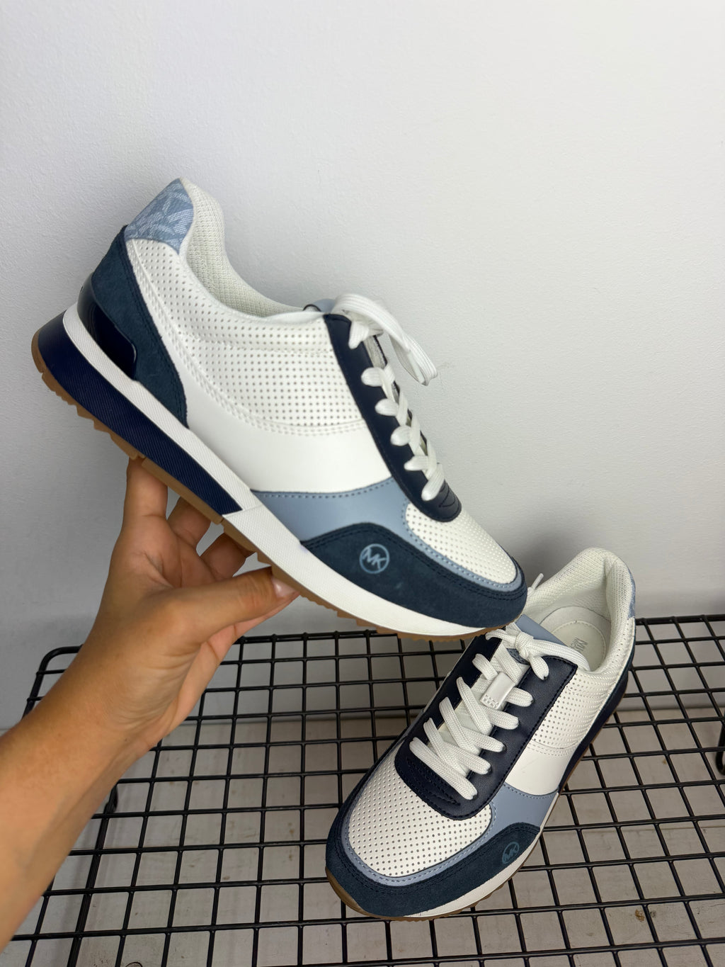 Zapatillas Michael Kors Andi Trainer – Blanco y Azul