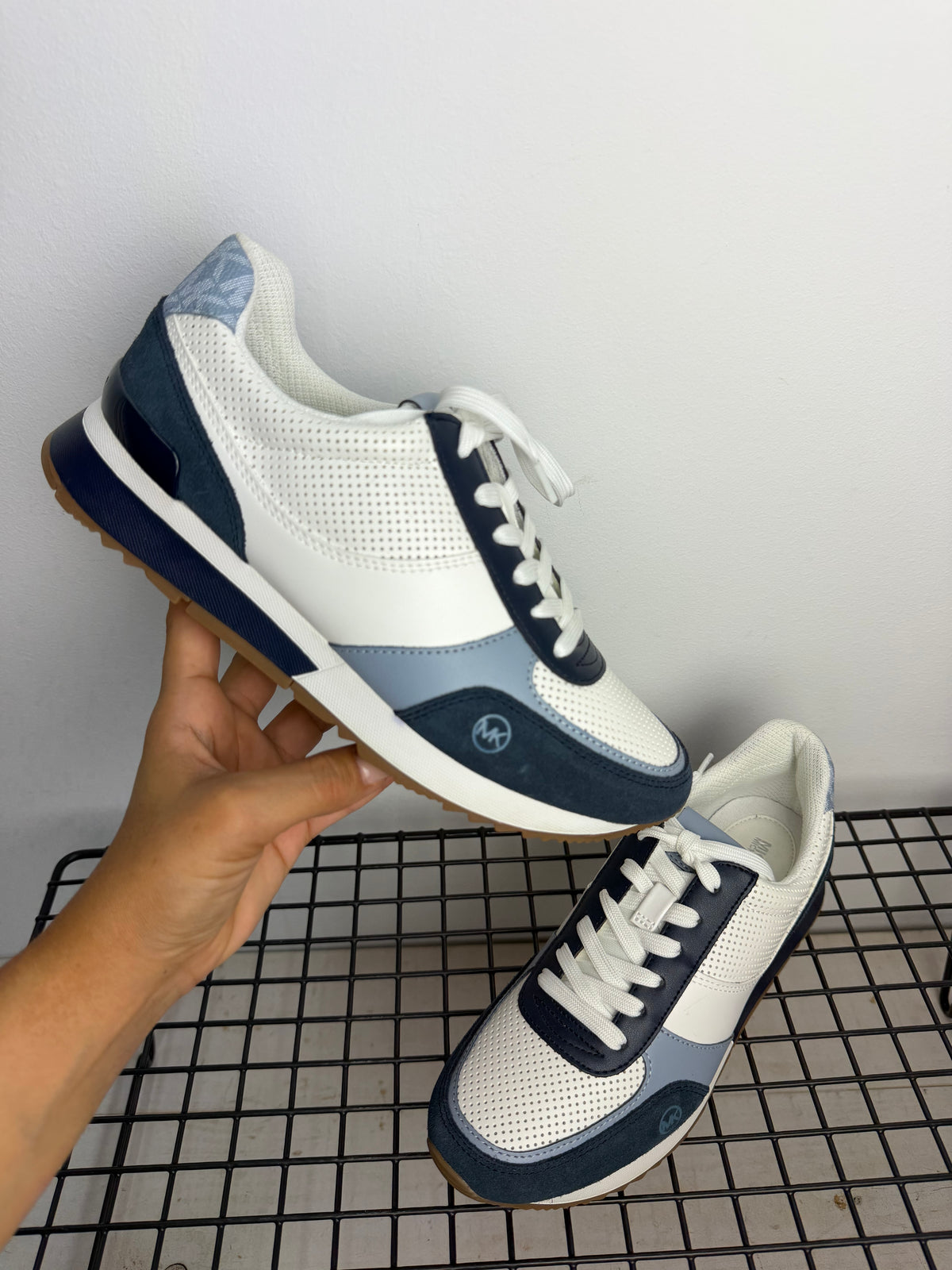 Zapatillas Michael Kors Andi Trainer – Blanco y Azul