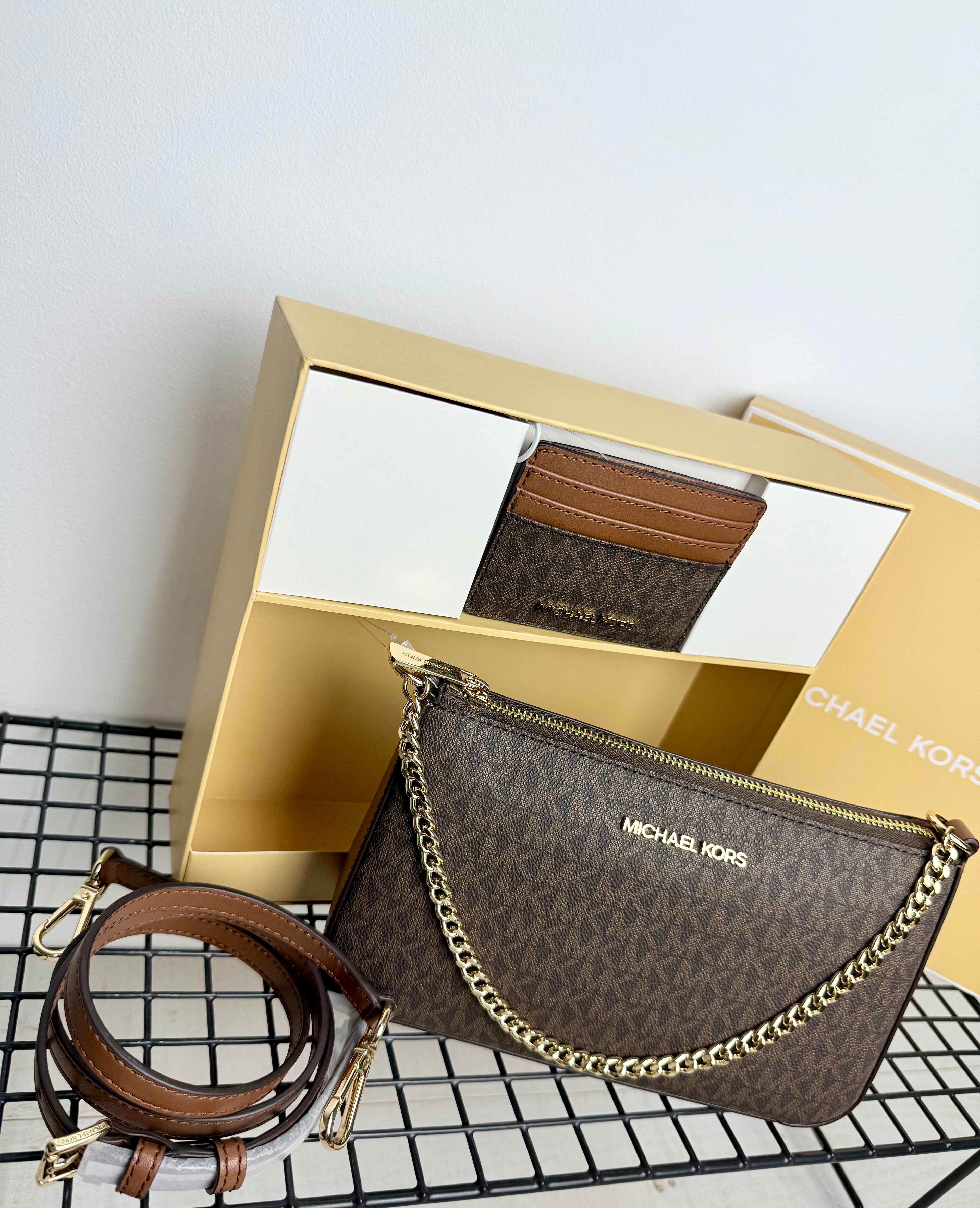 Michael Kors Gift Set – Crossbody + Wallet ( set bandolera mediana y tarjetero )