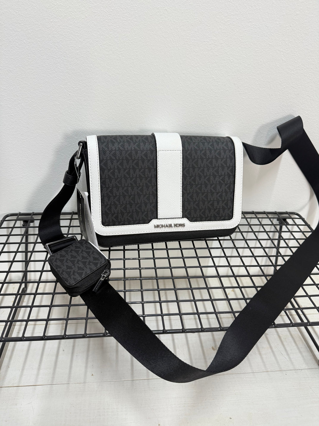 Bandolera hombre Michael Kors logo negra