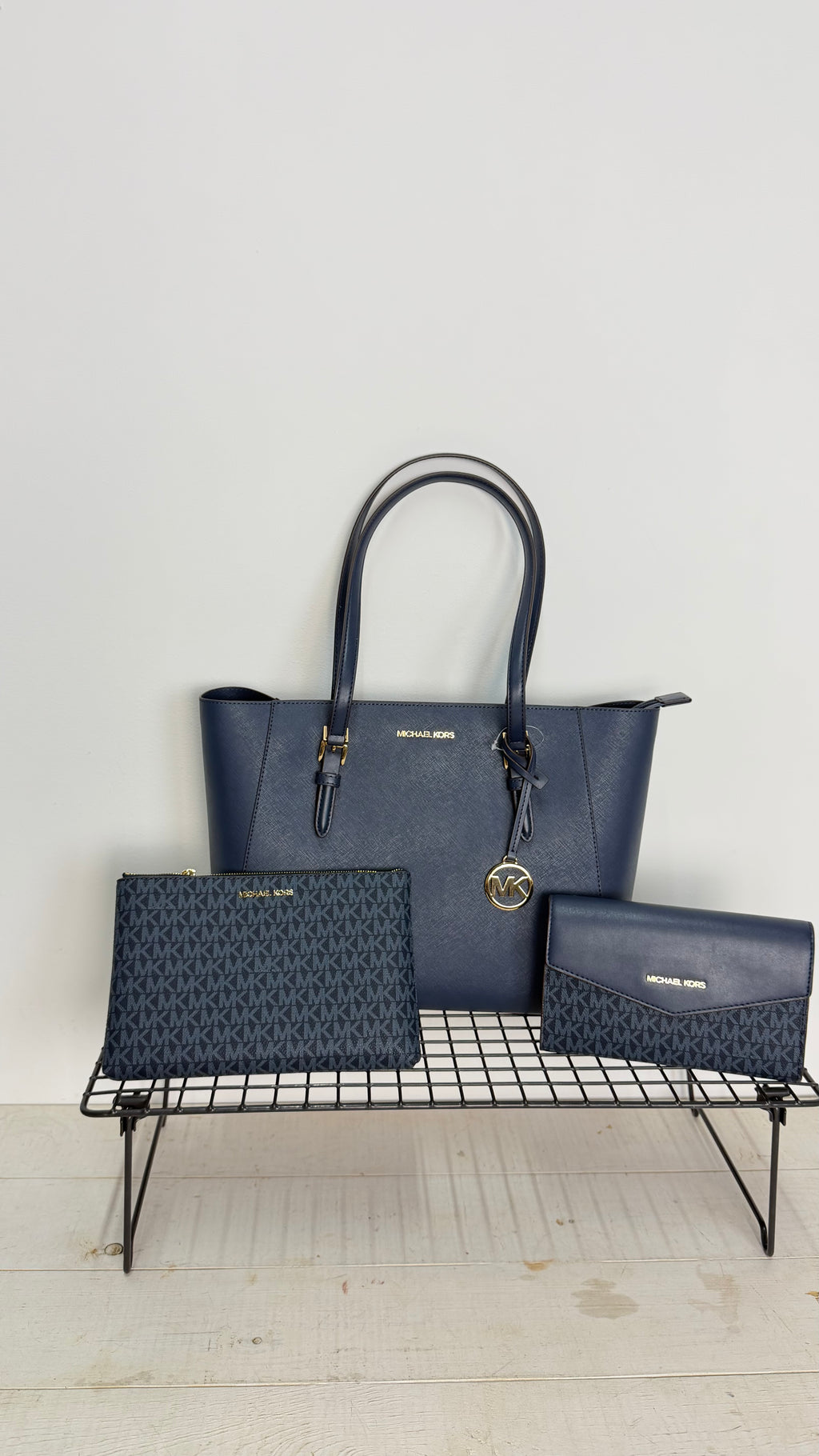 Michael Kors Charlotte Large Tote color azul marino ( set 3 piezas)