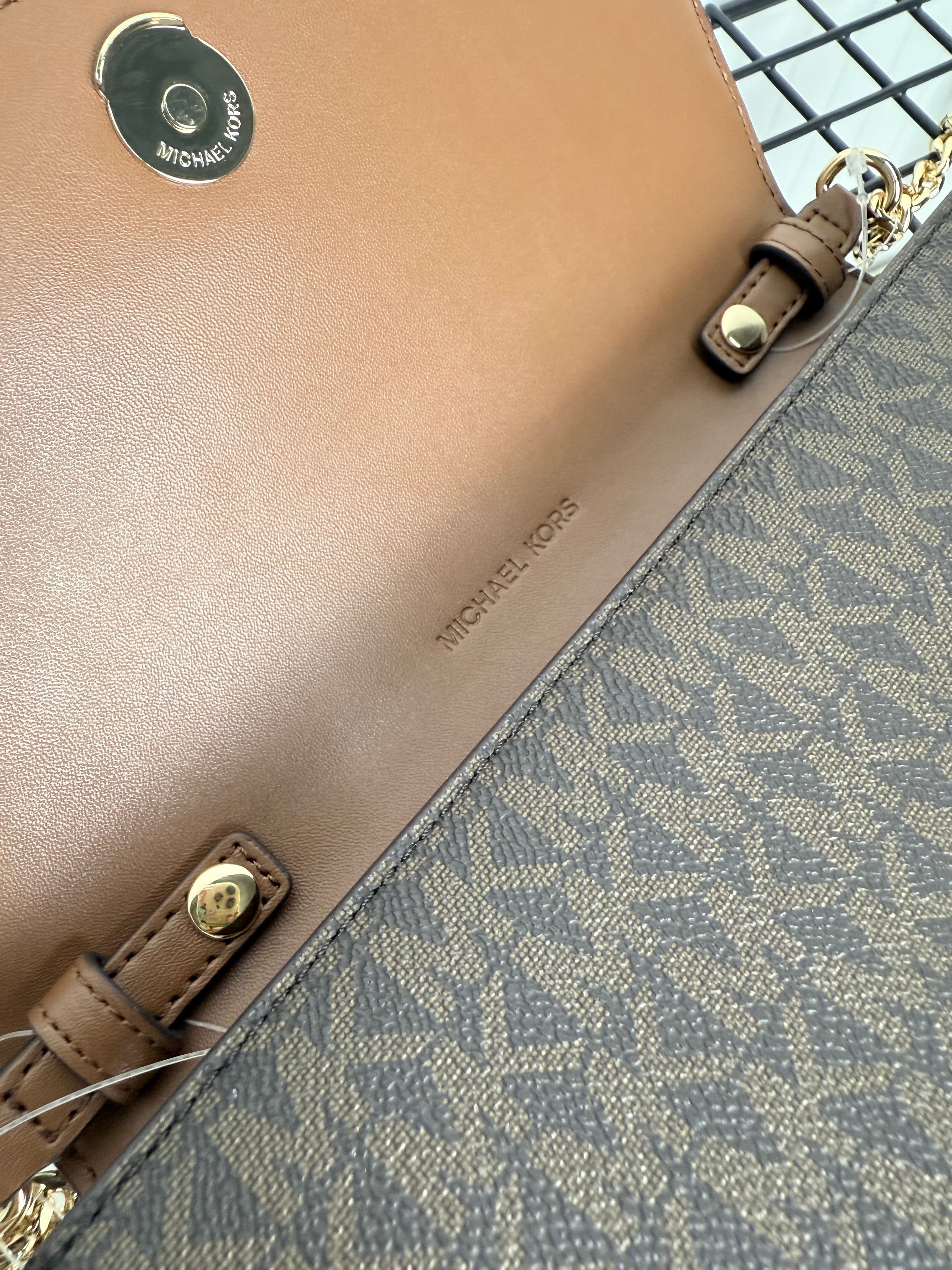 Michael Kors Carson LG Wallet on a Chain (bandolera móvil )