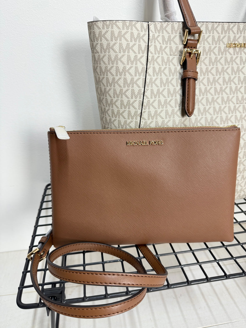 Michael Kors Charlotte Large Tote ( set 3 piezas)