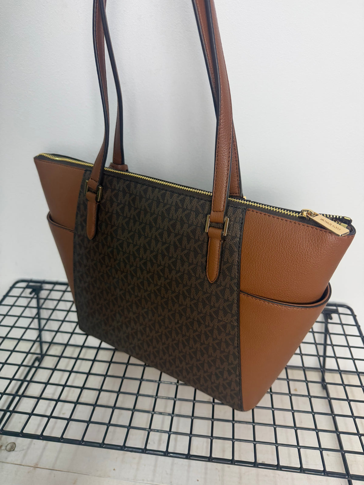 Michael Kors Charlotte Large Tote cremallera – Marrón