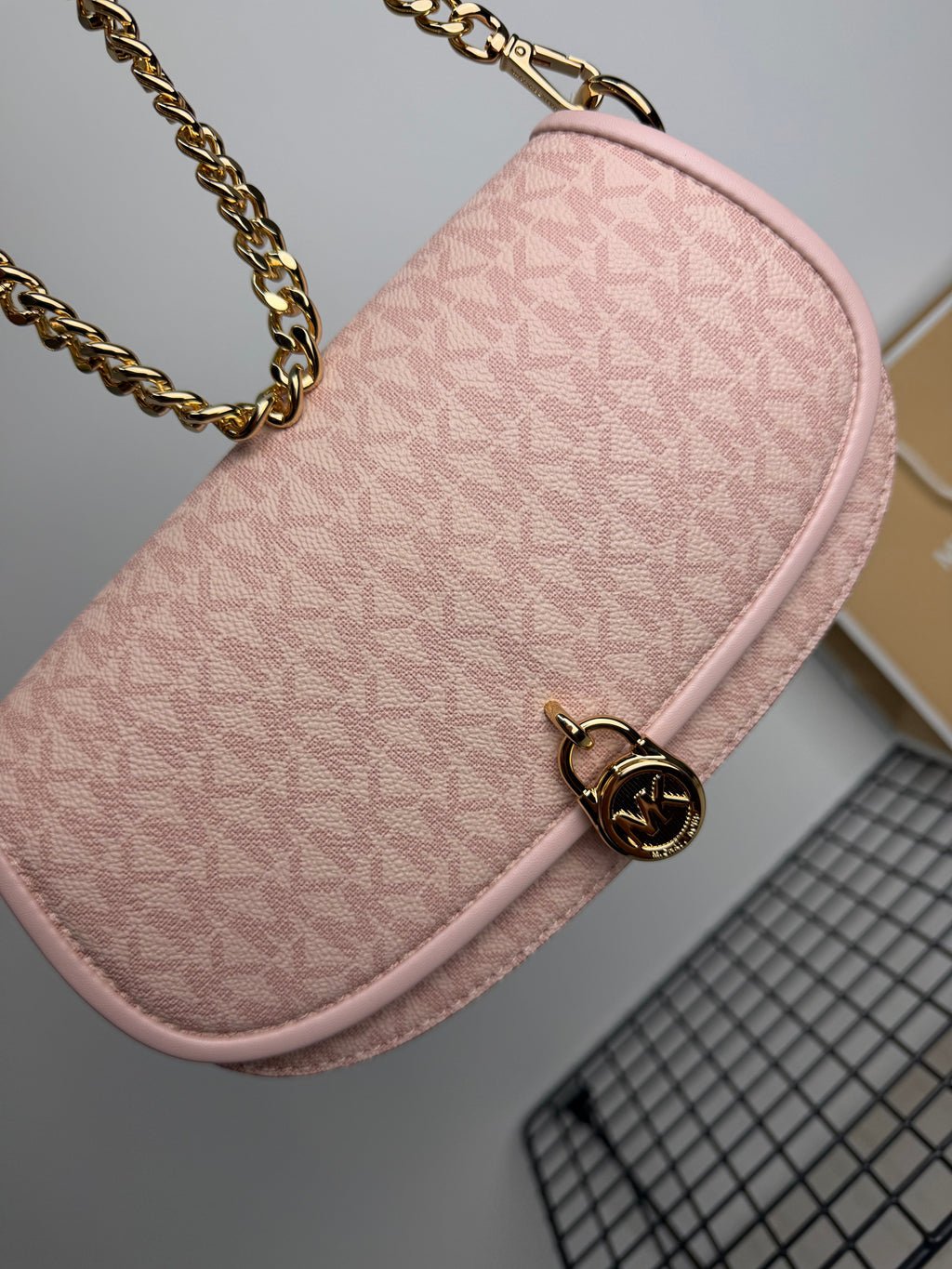 Bandolera Michael Kors mila Rosa logo ( pequeña )