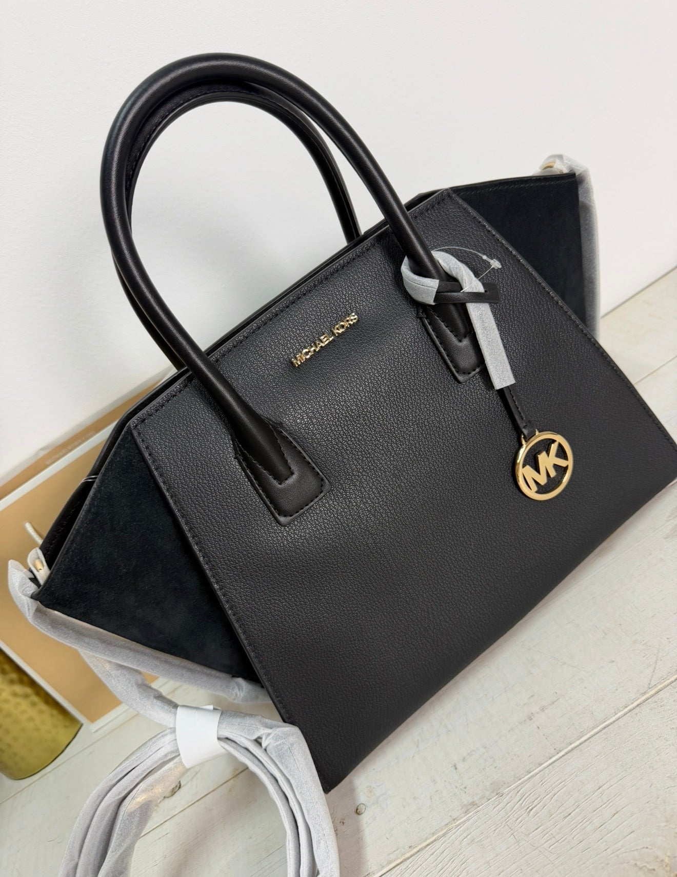 Michael Kors Avril tote negro piel